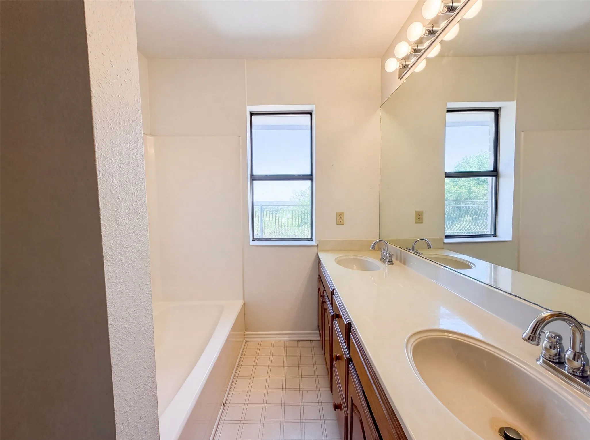 Single Family Residence For Sale in Tarrant County , 7632 Westwind Drive, Fort Worth, Texas 76179, 4 Bedroom, 5 Bathroom, 2 Garage spaces, 3,919 Sqft, built in 1987, mls#21348996, Real Estate Agent in Fort Worth, Homes For Sale in Tarrant county, Homes For Sale in Fort Worth, Realtor in Fort Worth Texas, Real Estate Brokerage Independent Realty Texas, Luminita Cordes Realtor