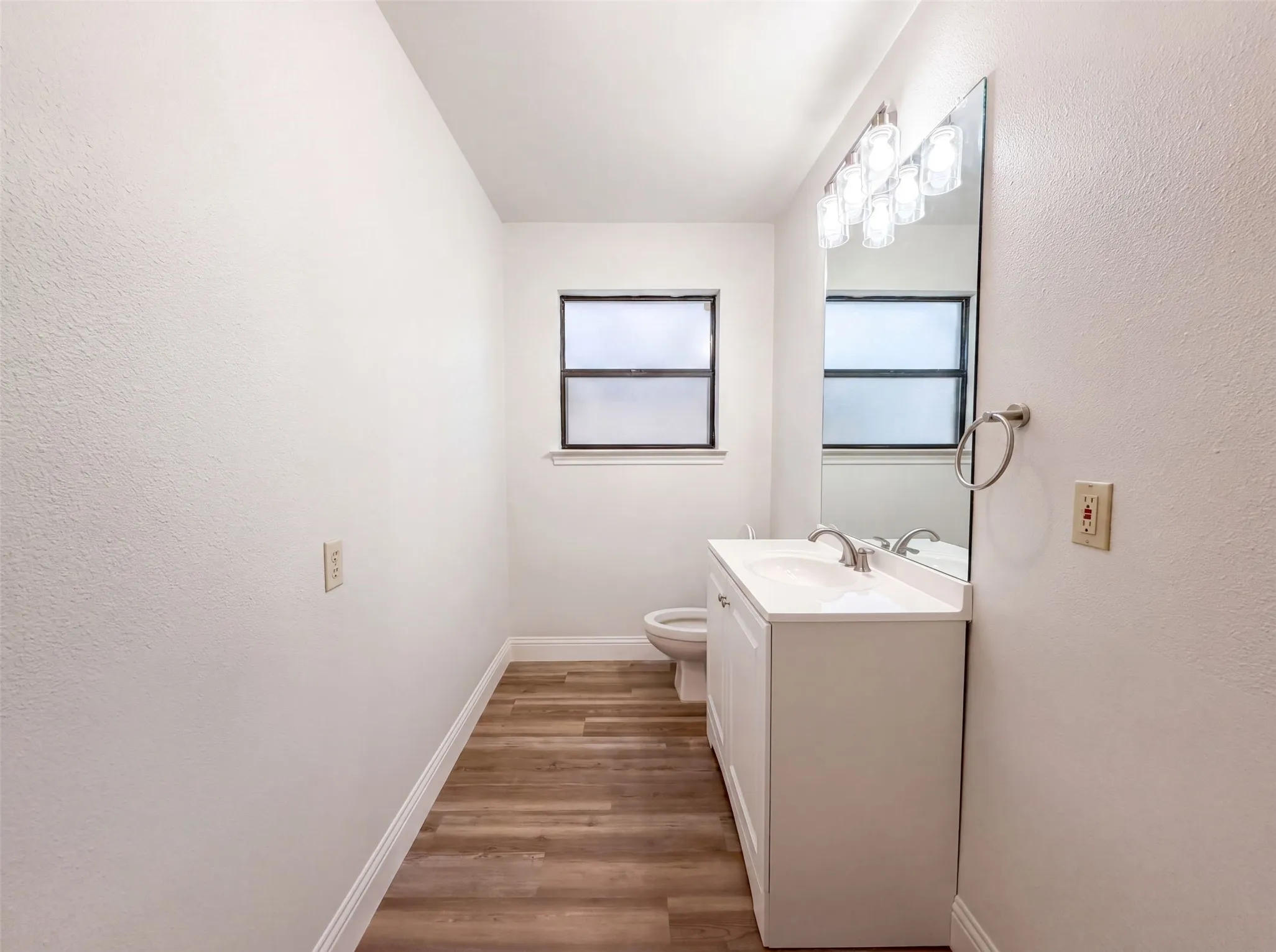 Single Family Residence For Sale in Tarrant County , 7632 Westwind Drive, Fort Worth, Texas 76179, 4 Bedroom, 5 Bathroom, 2 Garage spaces, 3,919 Sqft, built in 1987, mls#21348996, Real Estate Agent in Fort Worth, Homes For Sale in Tarrant county, Homes For Sale in Fort Worth, Realtor in Fort Worth Texas, Real Estate Brokerage Independent Realty Texas, Luminita Cordes Realtor