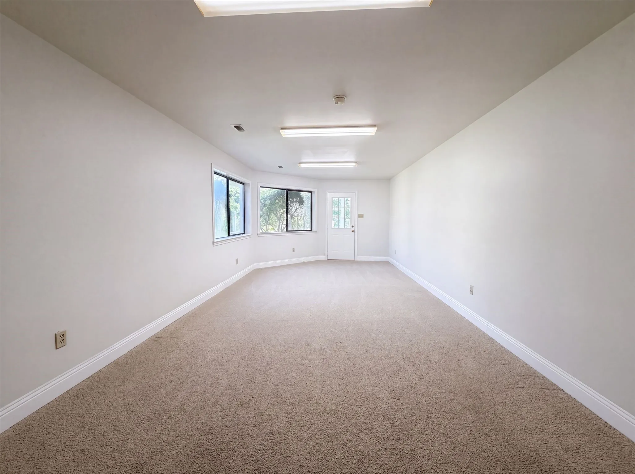 Single Family Residence For Sale in Tarrant County , 7632 Westwind Drive, Fort Worth, Texas 76179, 4 Bedroom, 5 Bathroom, 2 Garage spaces, 3,919 Sqft, built in 1987, mls#21348996, Real Estate Agent in Fort Worth, Homes For Sale in Tarrant county, Homes For Sale in Fort Worth, Realtor in Fort Worth Texas, Real Estate Brokerage Independent Realty Texas, Luminita Cordes Realtor