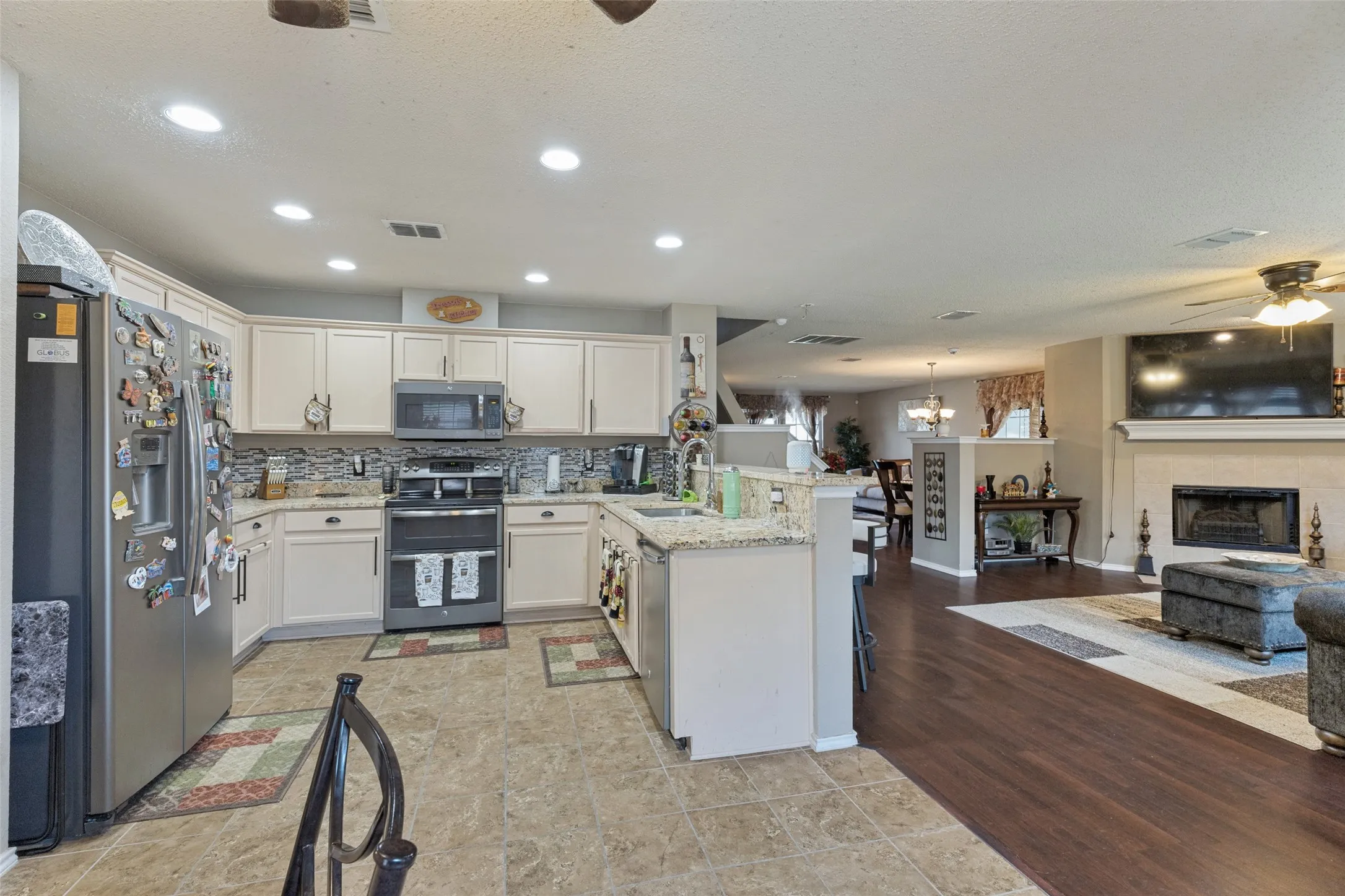 Single Family Residence For Sale in Tarrant County , 13821 Sonterra Ranch Road, Fort Worth, Texas 76262, 3 Bedroom, 3 Bathroom, Garage spaces, 2,648 Sqft, built in 2004, mls#21348990, Real Estate Agent in Fort Worth, Homes For Sale in Tarrant county, Homes For Sale in Fort Worth, Realtor in Fort Worth Texas, Real Estate Brokerage Independent Realty Texas, Luminita Cordes Realtor