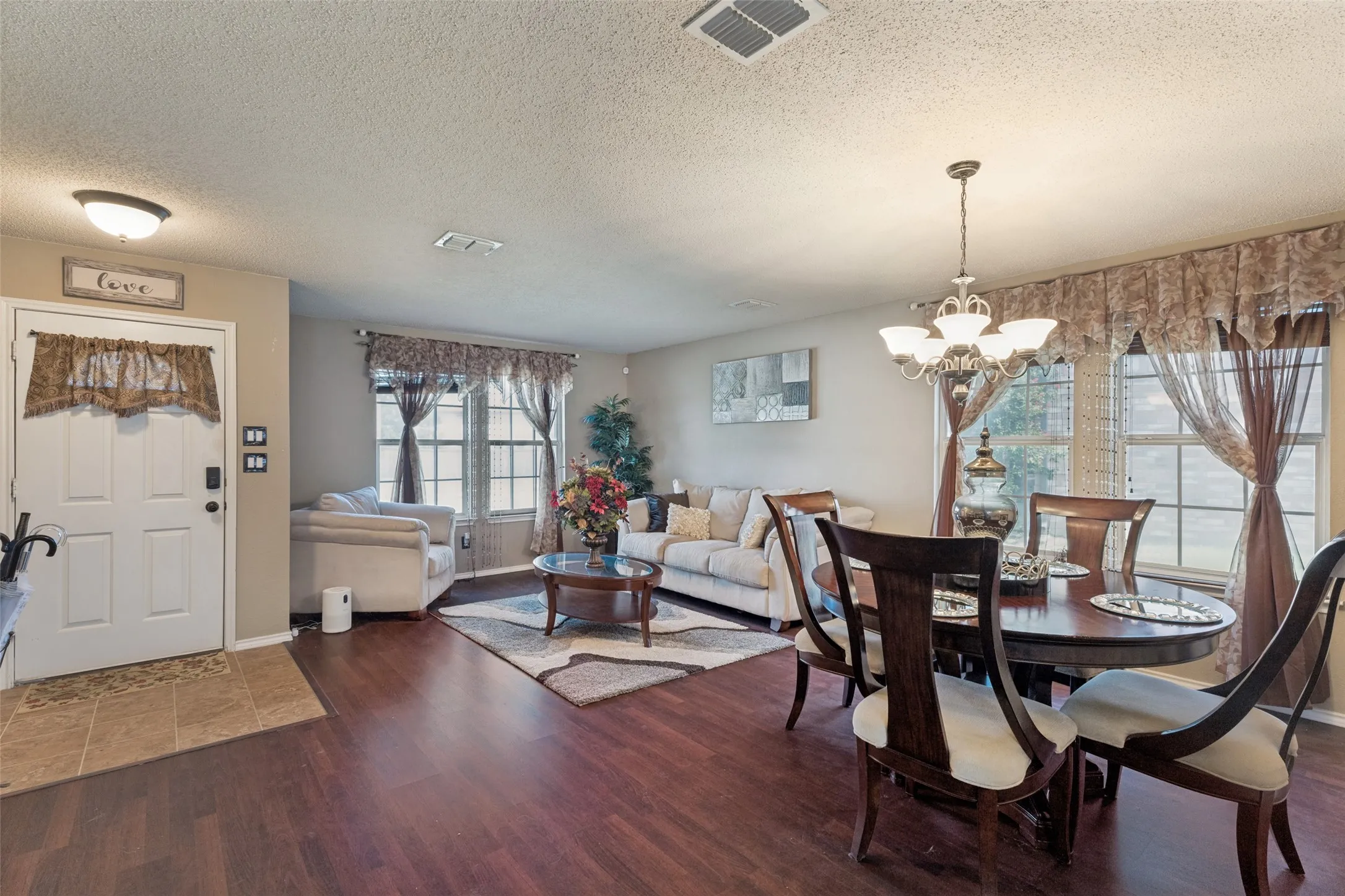 Single Family Residence For Sale in Tarrant County , 13821 Sonterra Ranch Road, Fort Worth, Texas 76262, 3 Bedroom, 3 Bathroom, Garage spaces, 2,648 Sqft, built in 2004, mls#21348990, Real Estate Agent in Fort Worth, Homes For Sale in Tarrant county, Homes For Sale in Fort Worth, Realtor in Fort Worth Texas, Real Estate Brokerage Independent Realty Texas, Luminita Cordes Realtor