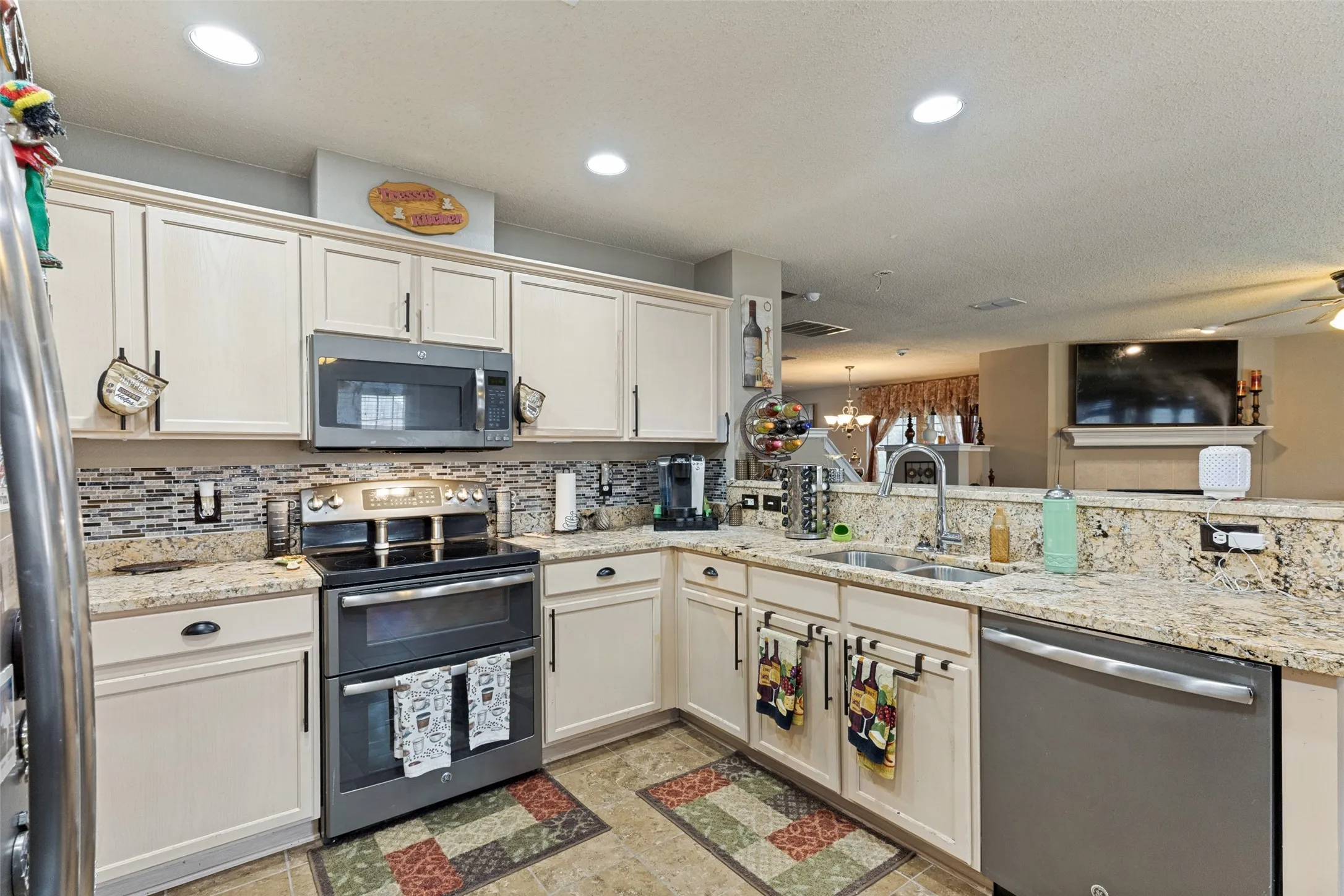 Single Family Residence For Sale in Tarrant County , 13821 Sonterra Ranch Road, Fort Worth, Texas 76262, 3 Bedroom, 3 Bathroom, Garage spaces, 2,648 Sqft, built in 2004, mls#21348990, Real Estate Agent in Fort Worth, Homes For Sale in Tarrant county, Homes For Sale in Fort Worth, Realtor in Fort Worth Texas, Real Estate Brokerage Independent Realty Texas, Luminita Cordes Realtor