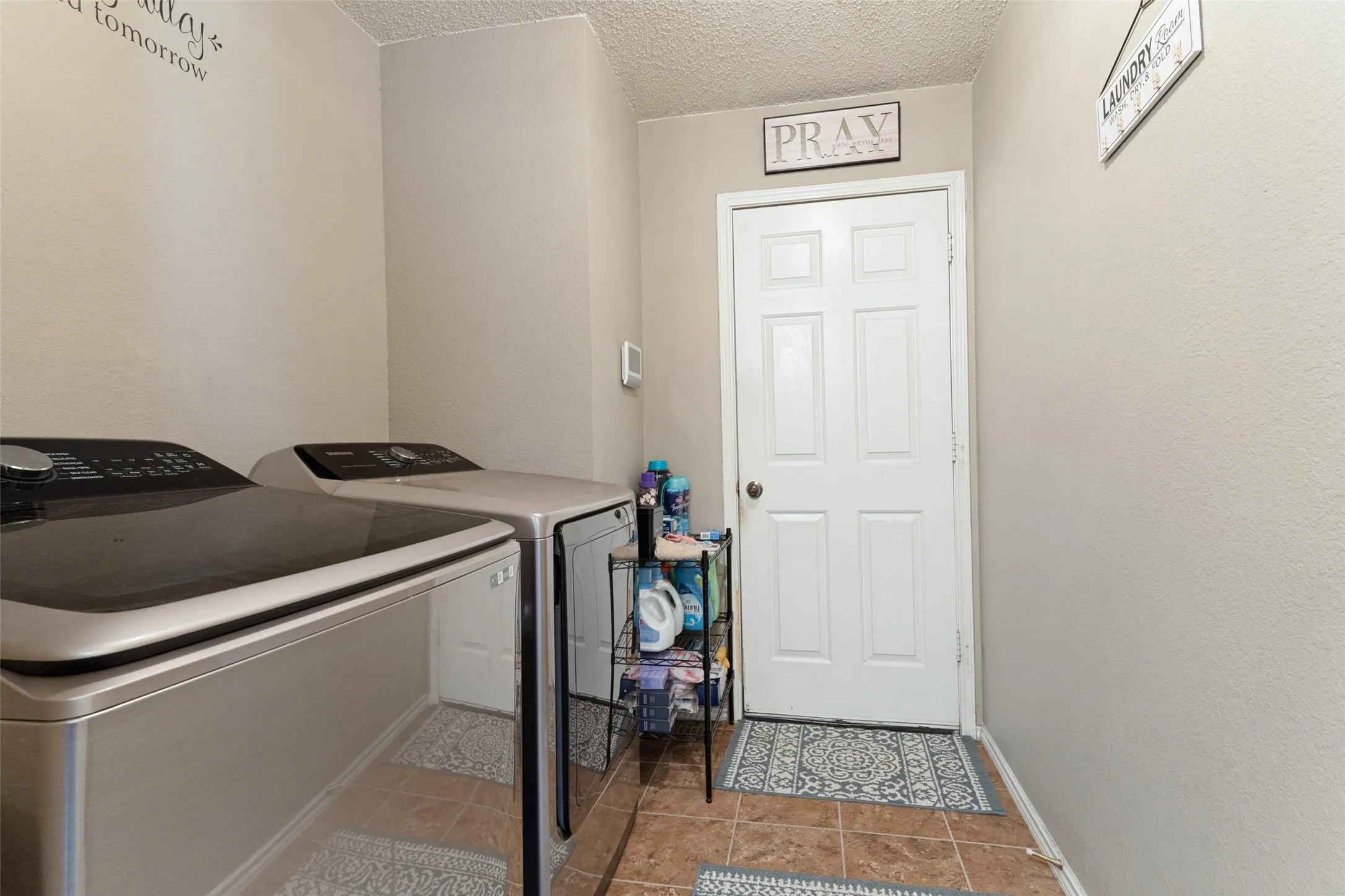 Single Family Residence For Sale in Tarrant County , 13821 Sonterra Ranch Road, Fort Worth, Texas 76262, 3 Bedroom, 3 Bathroom, Garage spaces, 2,648 Sqft, built in 2004, mls#21348990, Real Estate Agent in Fort Worth, Homes For Sale in Tarrant county, Homes For Sale in Fort Worth, Realtor in Fort Worth Texas, Real Estate Brokerage Independent Realty Texas, Luminita Cordes Realtor