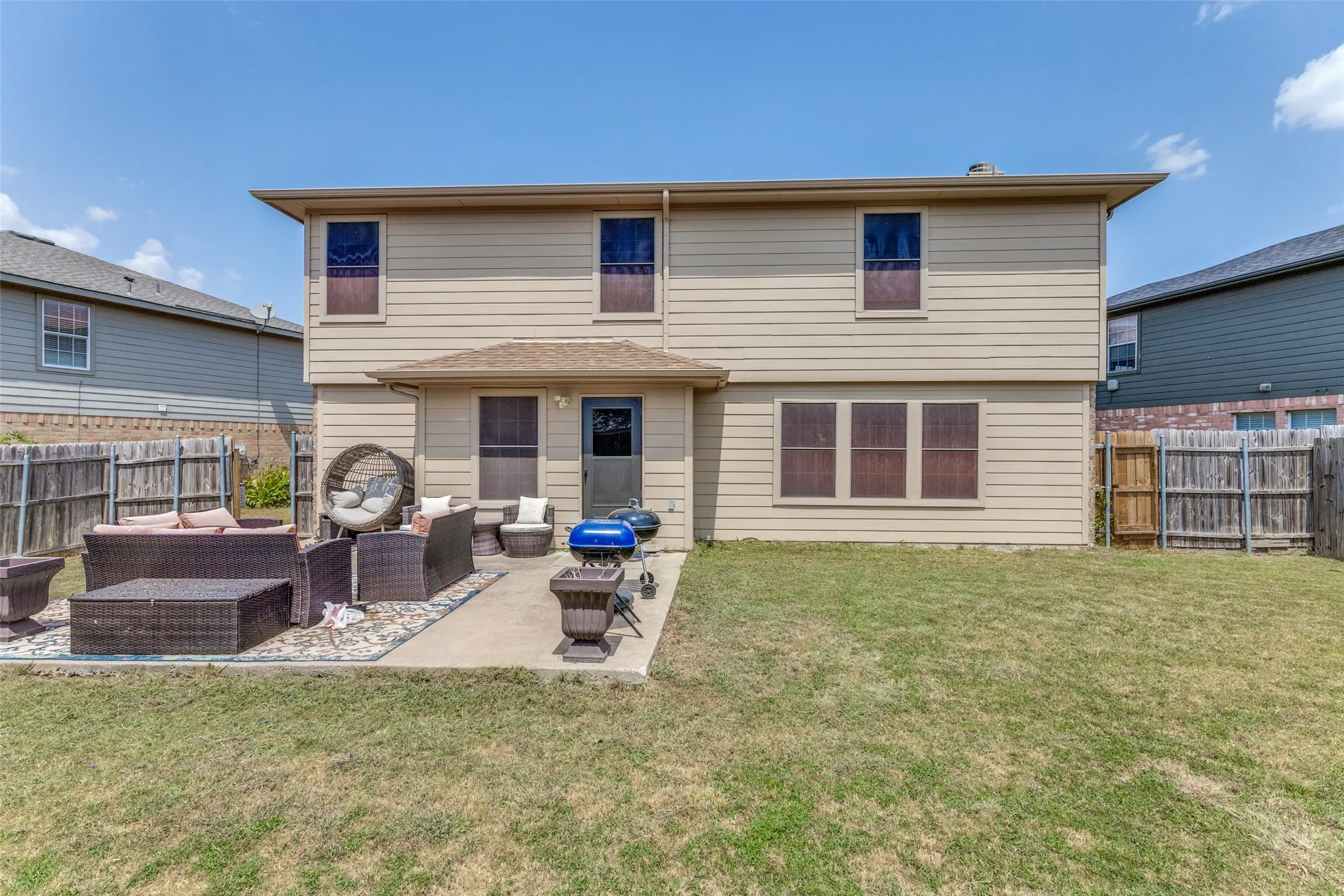 Single Family Residence For Sale in Tarrant County , 13821 Sonterra Ranch Road, Fort Worth, Texas 76262, 3 Bedroom, 3 Bathroom, Garage spaces, 2,648 Sqft, built in 2004, mls#21348990, Real Estate Agent in Fort Worth, Homes For Sale in Tarrant county, Homes For Sale in Fort Worth, Realtor in Fort Worth Texas, Real Estate Brokerage Independent Realty Texas, Luminita Cordes Realtor