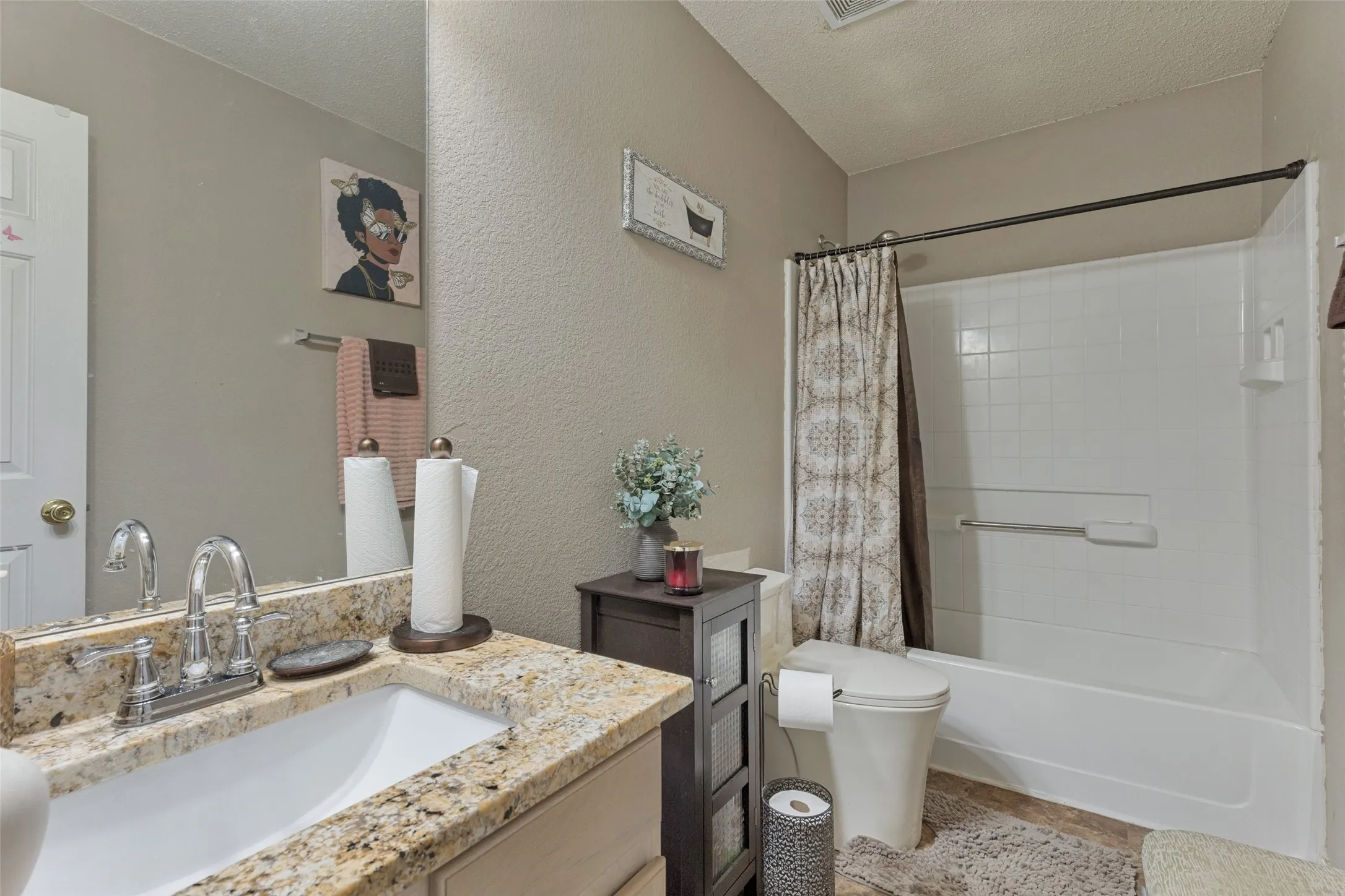Single Family Residence For Sale in Tarrant County , 13821 Sonterra Ranch Road, Fort Worth, Texas 76262, 3 Bedroom, 3 Bathroom, Garage spaces, 2,648 Sqft, built in 2004, mls#21348990, Real Estate Agent in Fort Worth, Homes For Sale in Tarrant county, Homes For Sale in Fort Worth, Realtor in Fort Worth Texas, Real Estate Brokerage Independent Realty Texas, Luminita Cordes Realtor