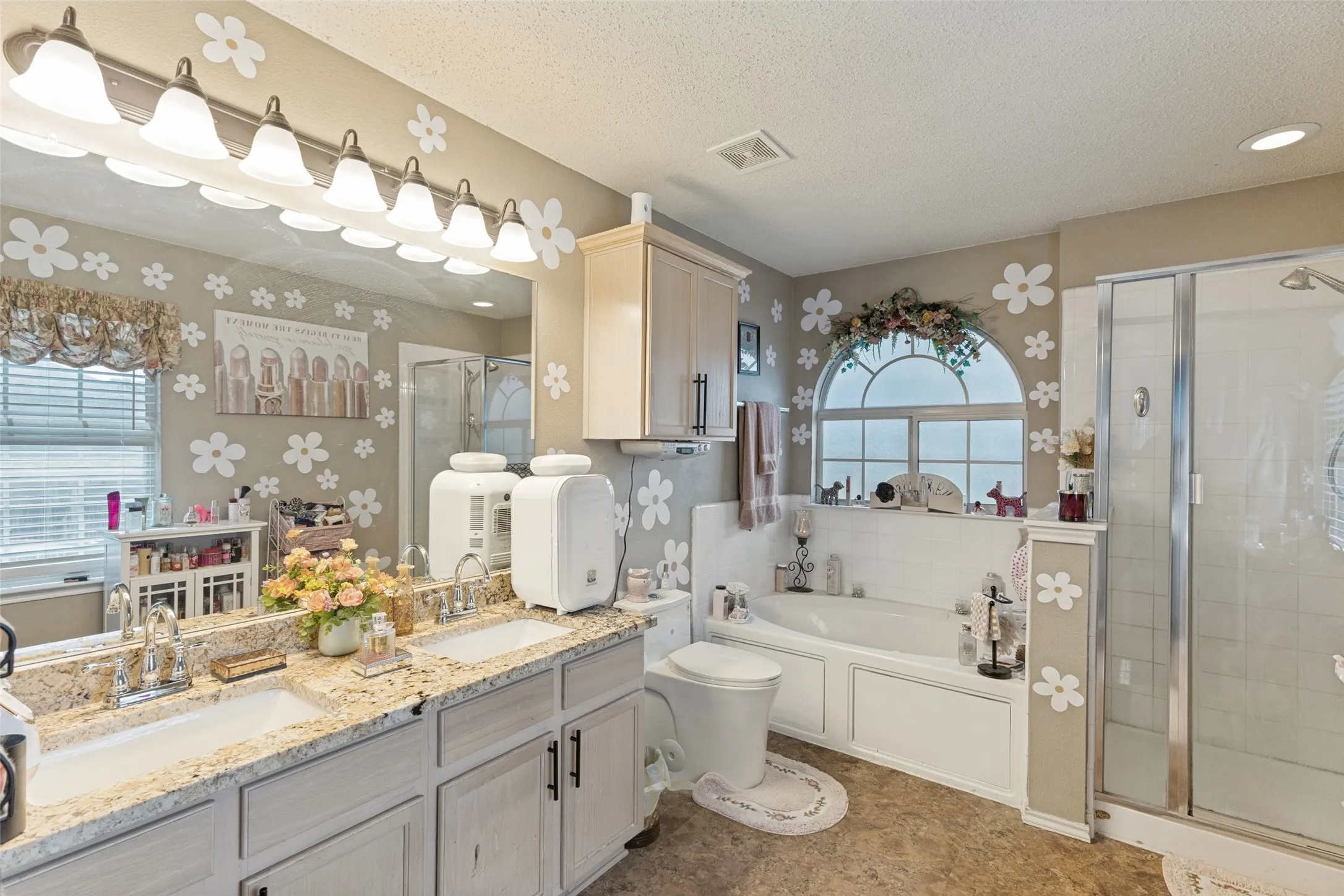 Single Family Residence For Sale in Tarrant County , 13821 Sonterra Ranch Road, Fort Worth, Texas 76262, 3 Bedroom, 3 Bathroom, Garage spaces, 2,648 Sqft, built in 2004, mls#21348990, Real Estate Agent in Fort Worth, Homes For Sale in Tarrant county, Homes For Sale in Fort Worth, Realtor in Fort Worth Texas, Real Estate Brokerage Independent Realty Texas, Luminita Cordes Realtor