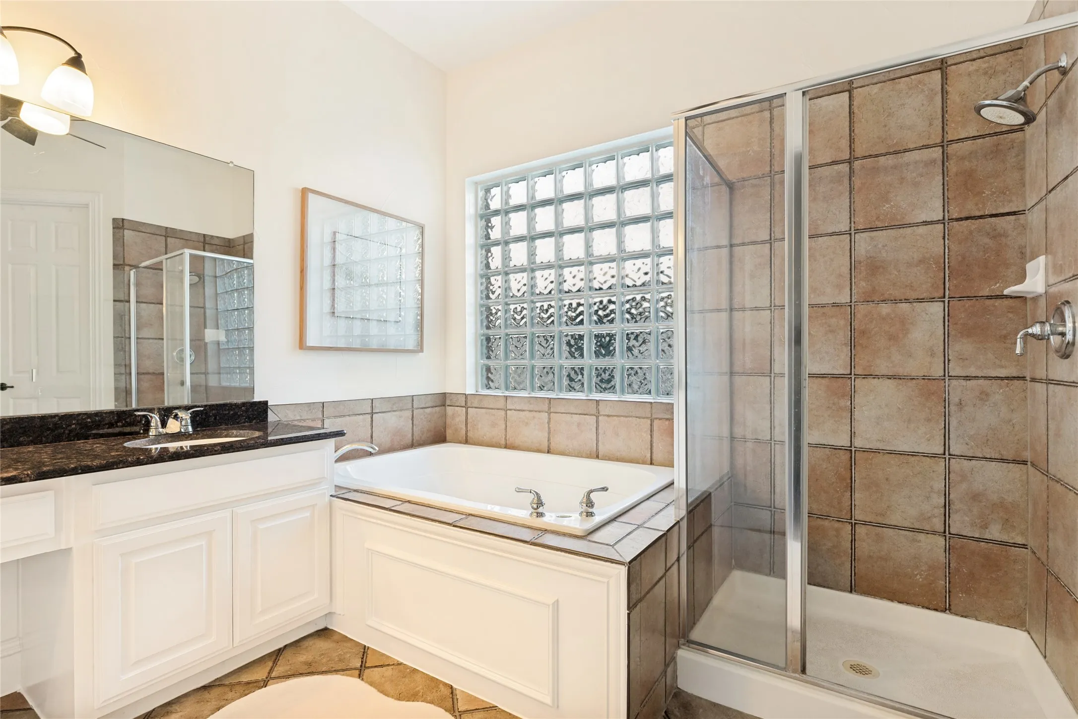 Wonderful soaking tub and separate shower3