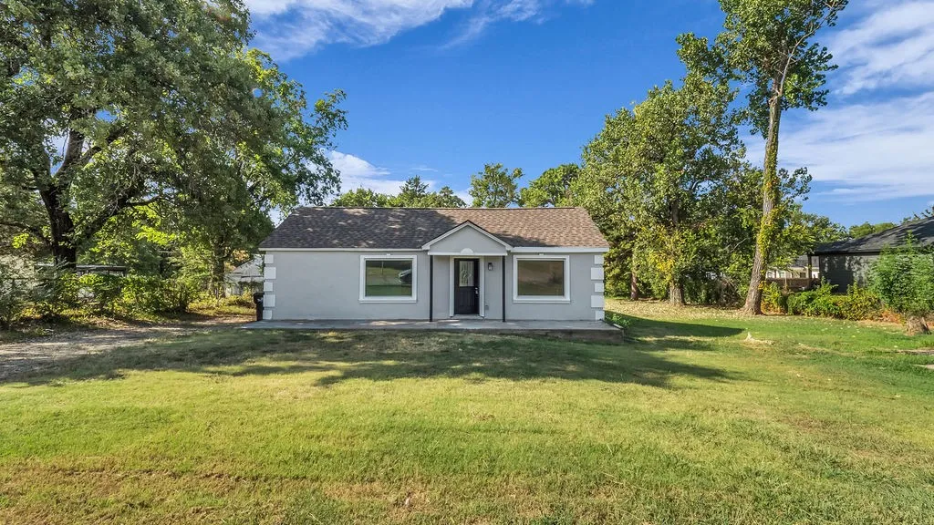 Single Family Residence For Sale in Grayson County , 2726 W Washington Street, Denison, Texas 75020, 3 Bedrooms, 2 Bathrooms, Garage spaces, 1,664 Sqft, built in 1936, Price $259,000, mls#21349013, Real Estate Agent in Denison, Homes For Sale in Grayson county, Homes For Sale in Denison, Realtor in Denison Texas, Real Estate Brokerage Independent Realty Texas, Luminita Cordes Realtor