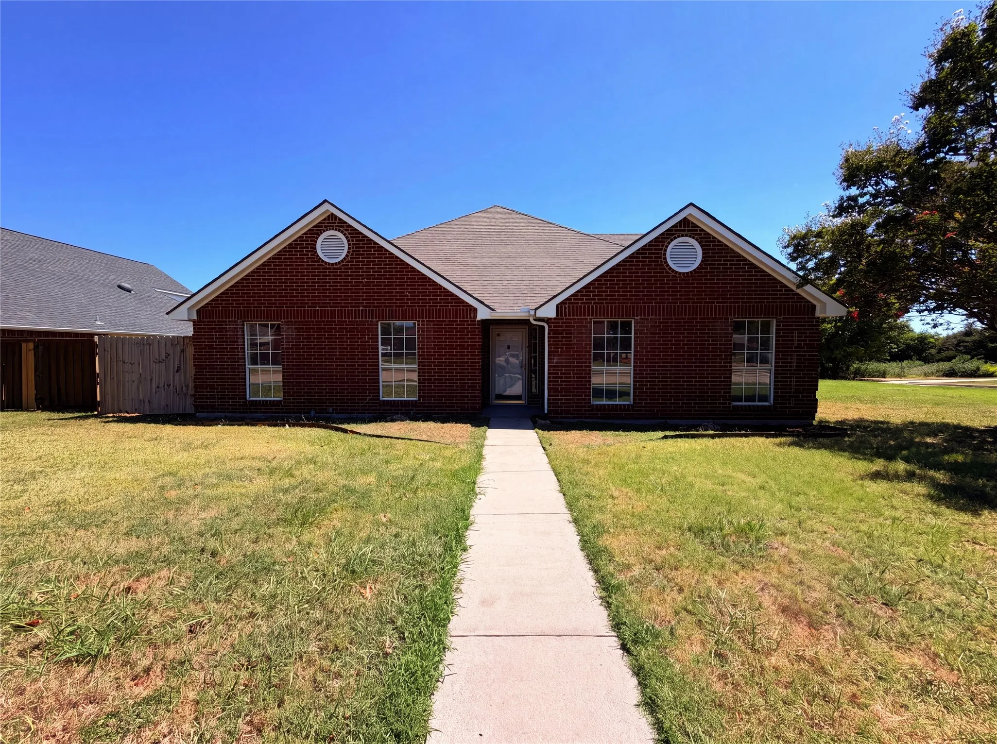 Single Family Residence For Sale in Collin County , 1713 Kennedy Drive, Wylie, Texas 75098, 4 Bedroom, 4 Bathroom, 2 Garage spaces, 3,102 Sqft, built in 1994, mls#21348673, Real Estate Agent in Wylie, Homes For Sale in Collin county, Homes For Sale in Wylie, Realtor in Wylie Texas, Real Estate Brokerage Independent Realty Texas, Luminita Cordes Realtor