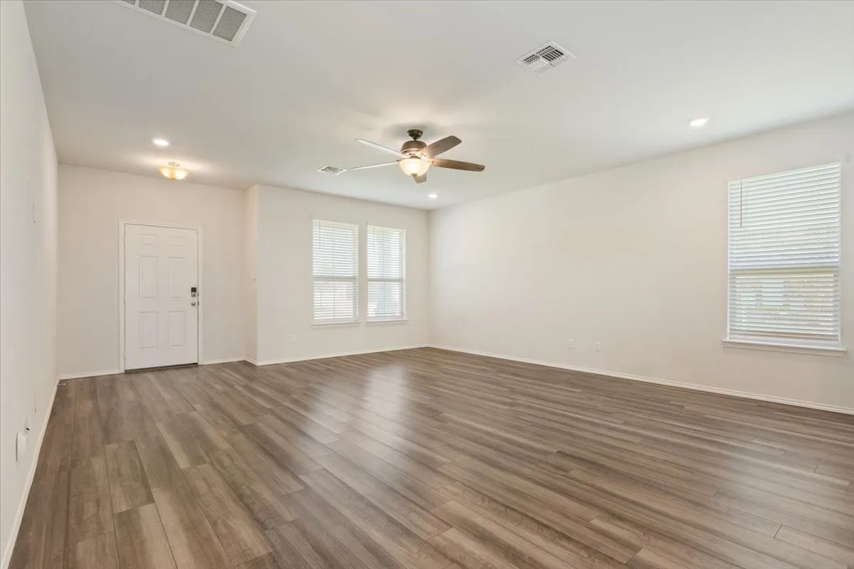 Single Family Residence For Sale in Mc Lennan County , 6317 Elephant Butte Drive, Waco, Texas 76708, 5 Bedroom, 3 Bathroom, 2 Garage spaces, 2,444 Sqft, built in 2020, mls#21348853, Real Estate Agent in Waco, Homes For Sale in Mc Lennan county, Homes For Sale in Waco, Realtor in Waco Texas, Real Estate Brokerage Independent Realty Texas, Luminita Cordes Realtor