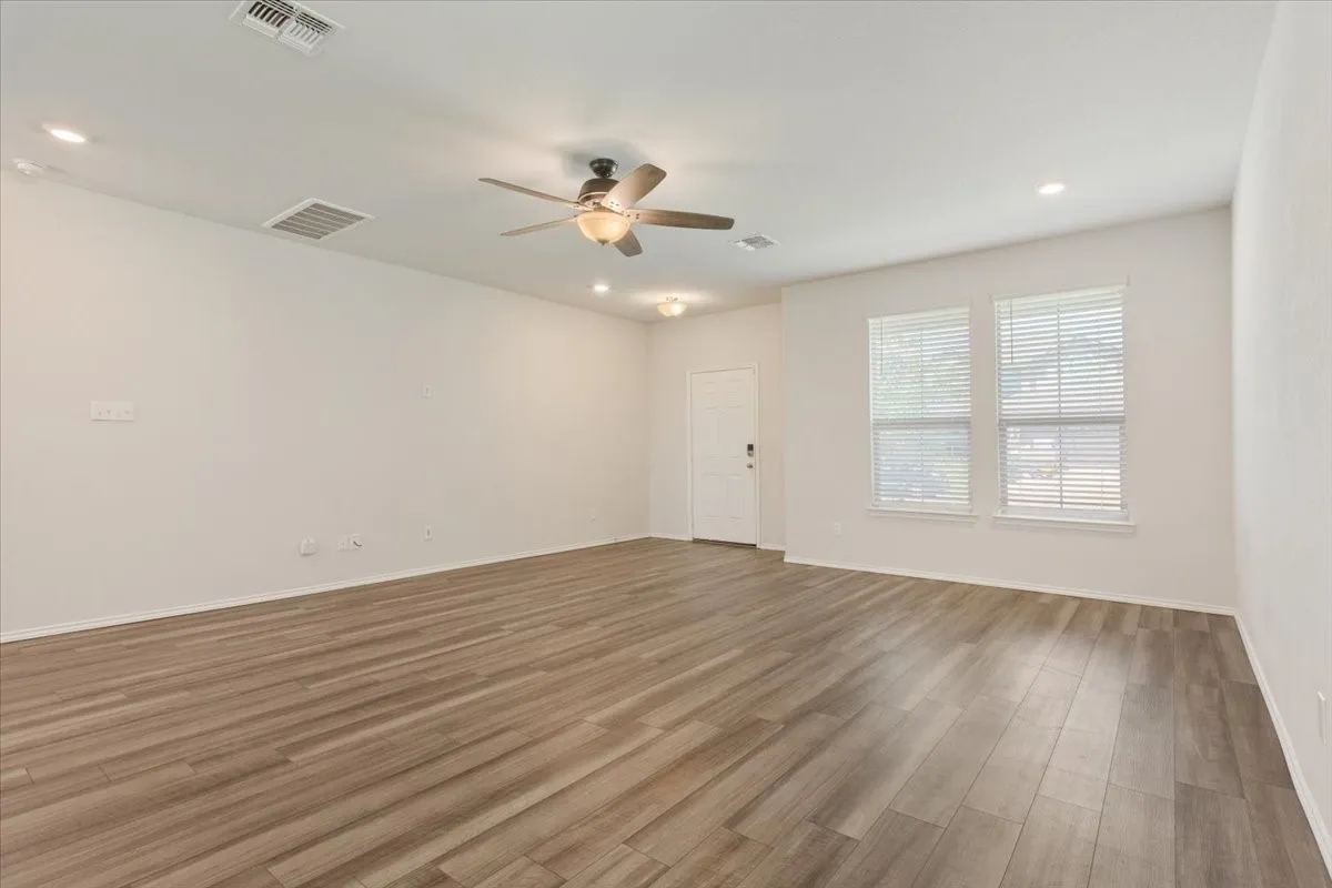 Single Family Residence For Sale in Mc Lennan County , 6317 Elephant Butte Drive, Waco, Texas 76708, 5 Bedroom, 3 Bathroom, 2 Garage spaces, 2,444 Sqft, built in 2020, mls#21348853, Real Estate Agent in Waco, Homes For Sale in Mc Lennan county, Homes For Sale in Waco, Realtor in Waco Texas, Real Estate Brokerage Independent Realty Texas, Luminita Cordes Realtor