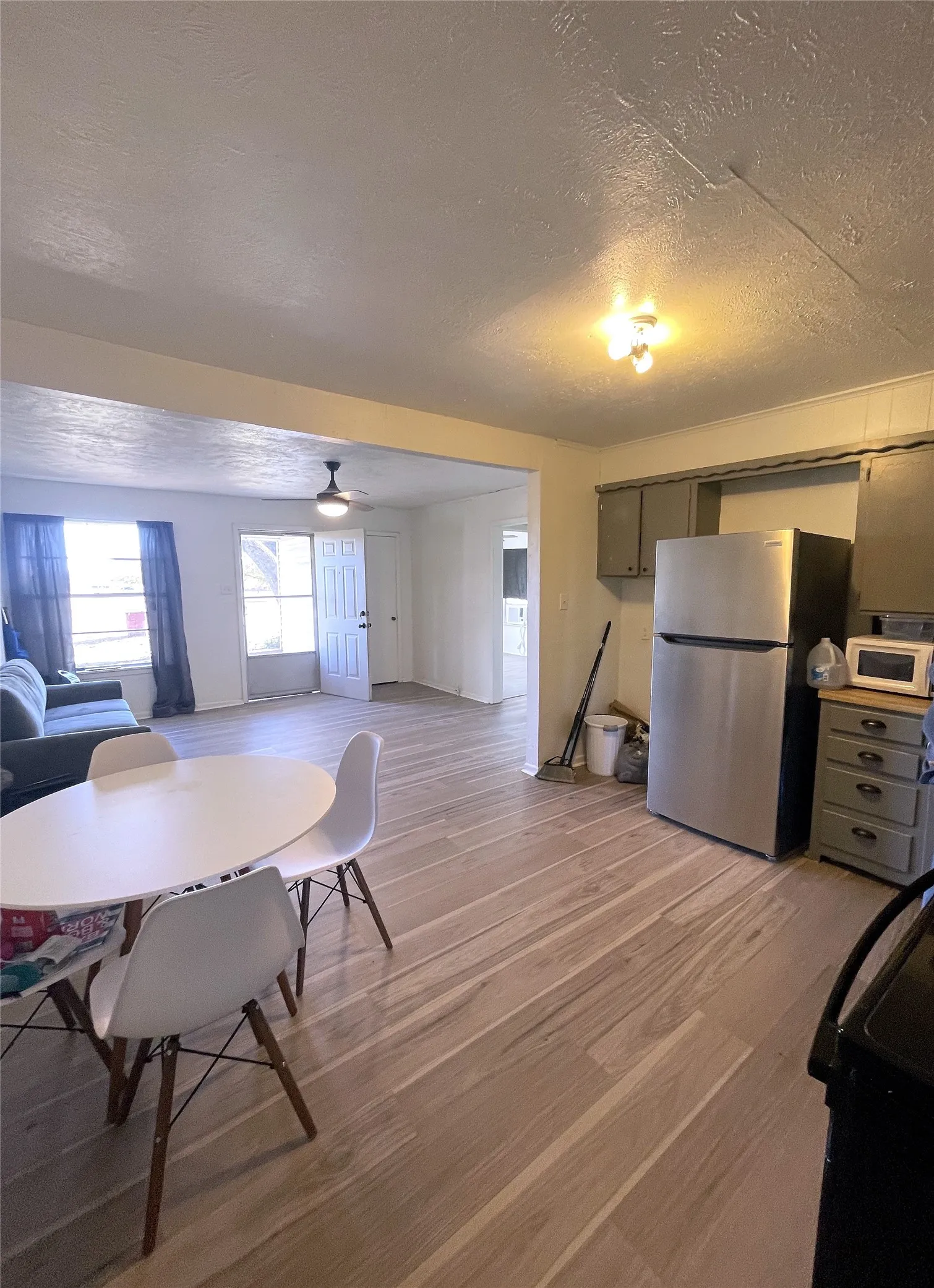 Single Family Residence For Sale in Fannin County , 1305 Lynn Street, Bonham, Texas 75418, 3 Bedrooms, 1 Bathroom, Garage spaces, 954 Sqft, built in 1954, Price $142,900, mls#21348672, Real Estate Agent in Bonham, Homes For Sale in Fannin county, Homes For Sale in Bonham, Realtor in Bonham Texas, Real Estate Brokerage Independent Realty Texas, Luminita Cordes Realtor