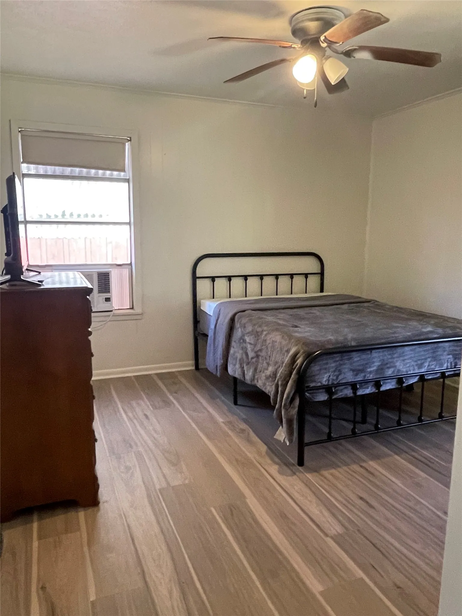 Single Family Residence For Sale in Fannin County , 1305 Lynn Street, Bonham, Texas 75418, 3 Bedrooms, 1 Bathroom, Garage spaces, 954 Sqft, built in 1954, Price $142,900, mls#21348672, Real Estate Agent in Bonham, Homes For Sale in Fannin county, Homes For Sale in Bonham, Realtor in Bonham Texas, Real Estate Brokerage Independent Realty Texas, Luminita Cordes Realtor