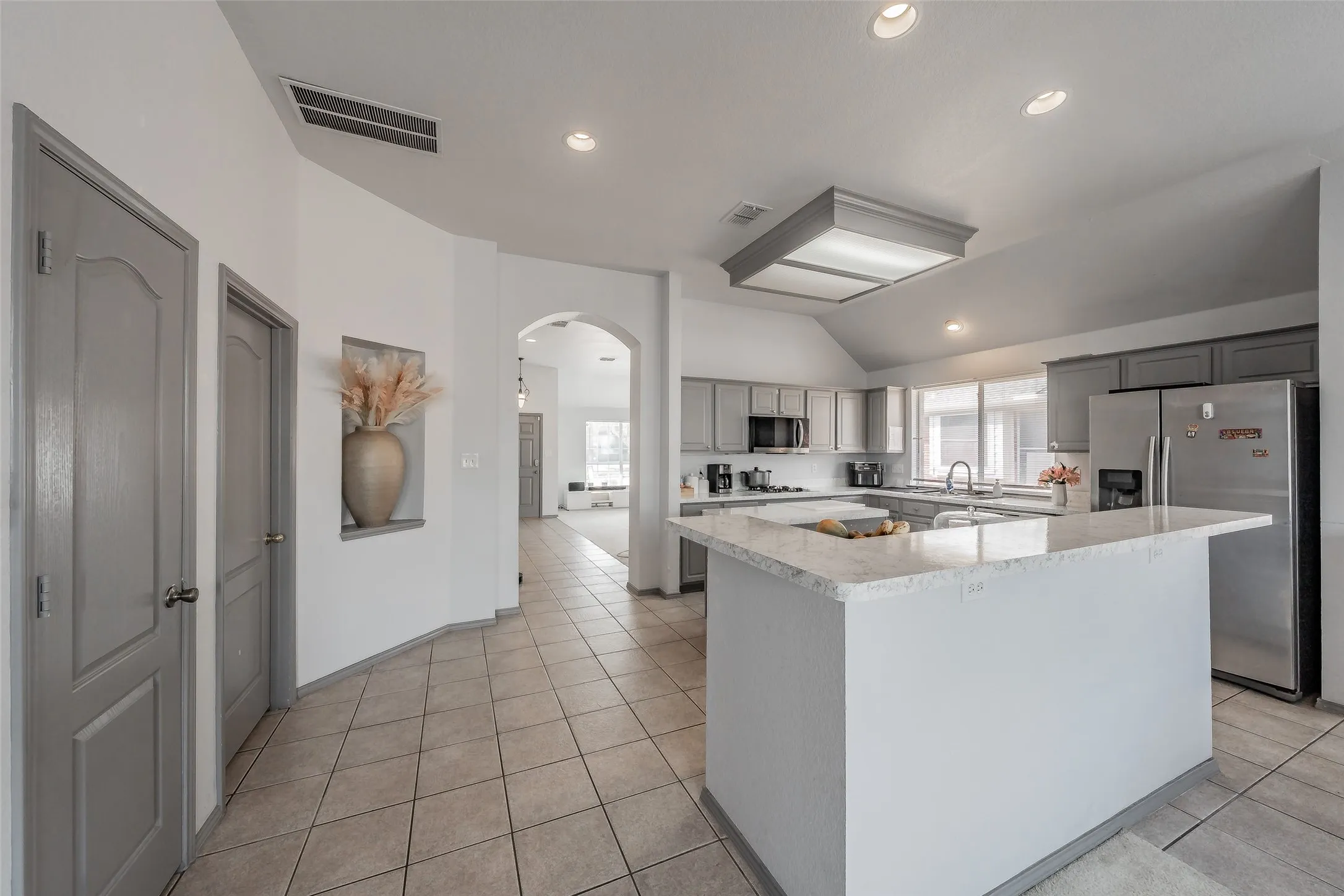 Single Family Residence For Sale in Tarrant County , 4820 Thames Drive, Grand Prairie, Texas 75052, 4 Bedroom, 2 Bathroom, 2 Garage spaces, 2,102 Sqft, built in 2000, mls#21347715, Real Estate Agent in Grand Prairie, Homes For Sale in Tarrant county, Homes For Sale in Grand Prairie, Realtor in Grand Prairie Texas, Real Estate Brokerage Independent Realty Texas, Luminita Cordes Realtor
