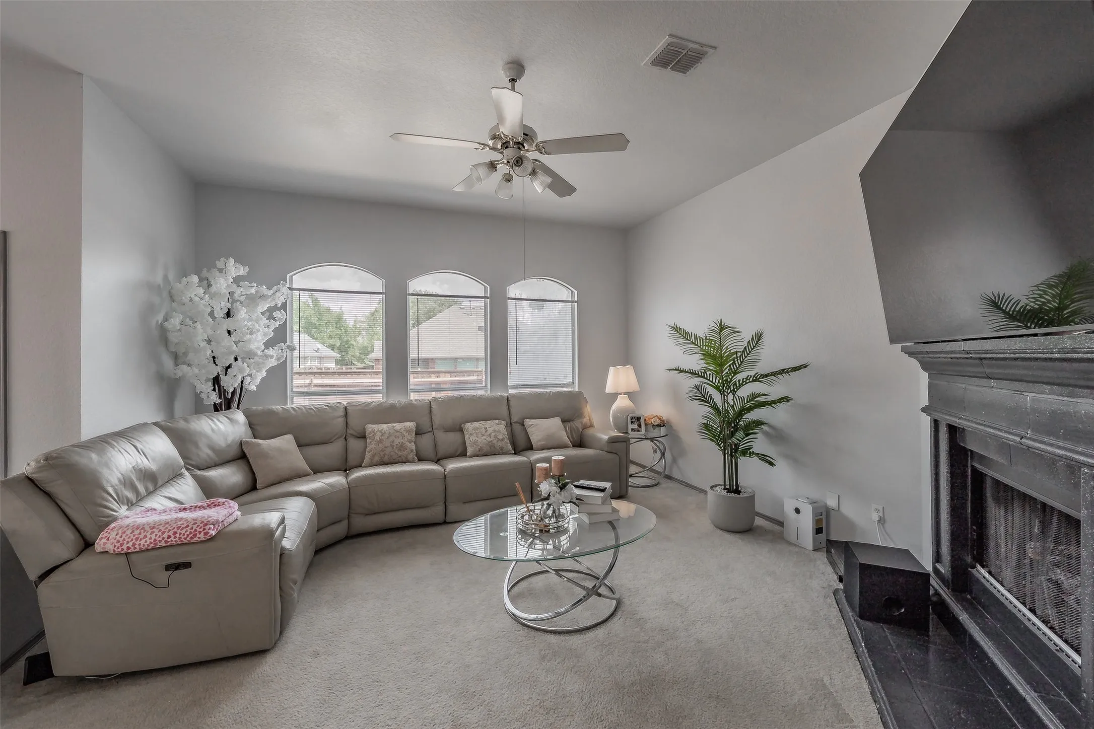 Single Family Residence For Sale in Tarrant County , 4820 Thames Drive, Grand Prairie, Texas 75052, 4 Bedroom, 2 Bathroom, 2 Garage spaces, 2,102 Sqft, built in 2000, mls#21347715, Real Estate Agent in Grand Prairie, Homes For Sale in Tarrant county, Homes For Sale in Grand Prairie, Realtor in Grand Prairie Texas, Real Estate Brokerage Independent Realty Texas, Luminita Cordes Realtor