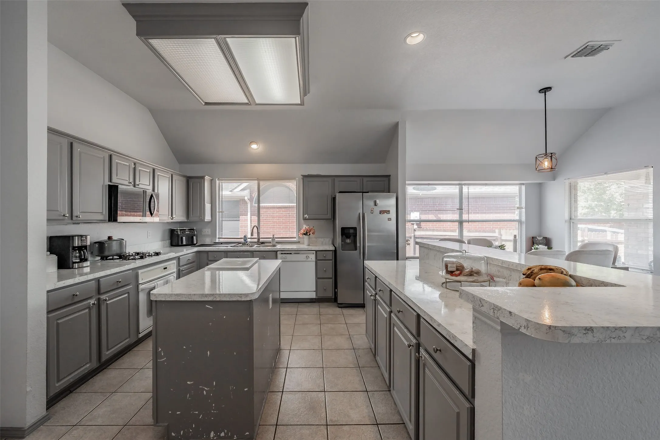 Single Family Residence For Sale in Tarrant County , 4820 Thames Drive, Grand Prairie, Texas 75052, 4 Bedroom, 2 Bathroom, 2 Garage spaces, 2,102 Sqft, built in 2000, mls#21347715, Real Estate Agent in Grand Prairie, Homes For Sale in Tarrant county, Homes For Sale in Grand Prairie, Realtor in Grand Prairie Texas, Real Estate Brokerage Independent Realty Texas, Luminita Cordes Realtor