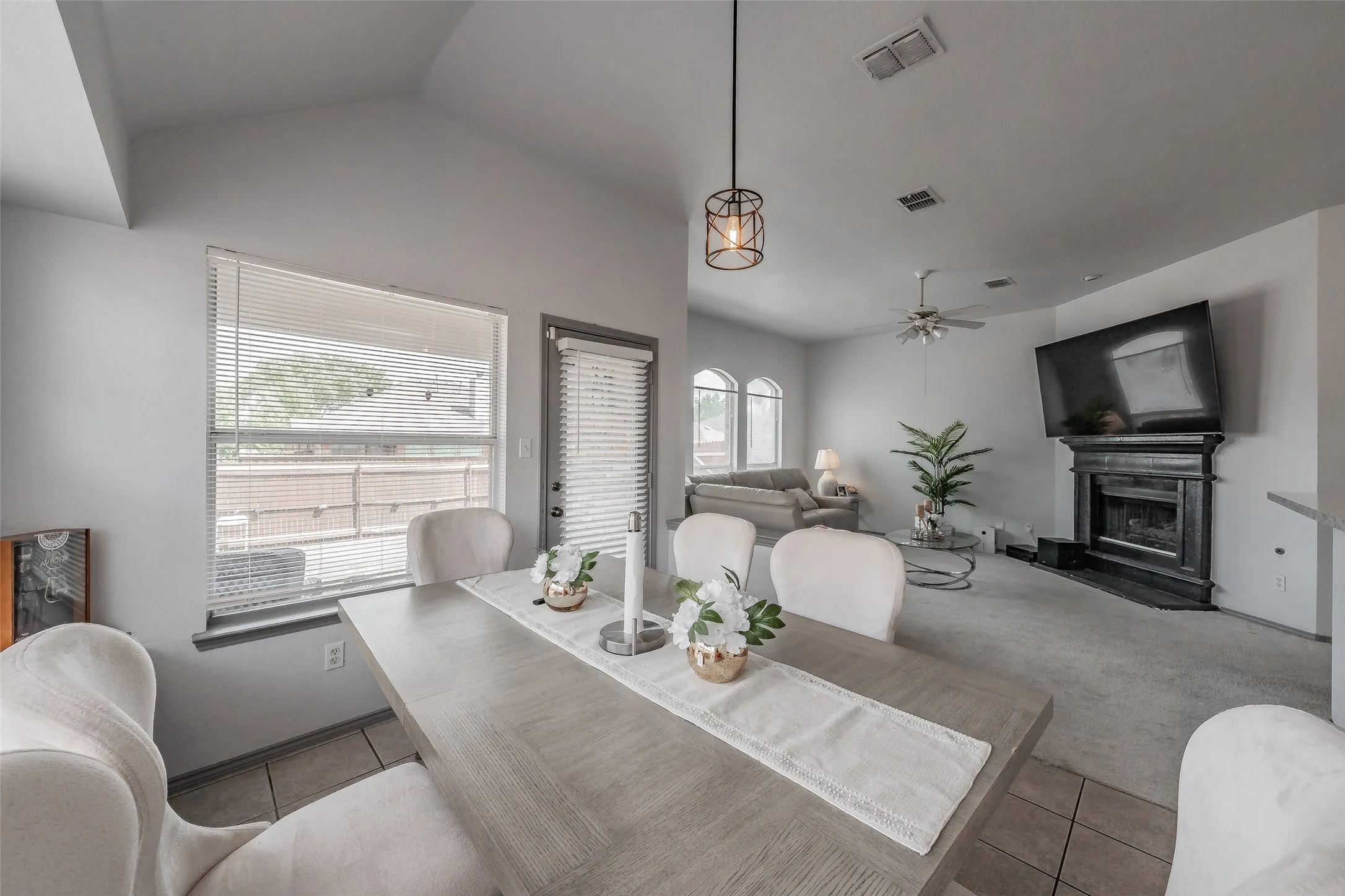 Single Family Residence For Sale in Tarrant County , 4820 Thames Drive, Grand Prairie, Texas 75052, 4 Bedroom, 2 Bathroom, 2 Garage spaces, 2,102 Sqft, built in 2000, mls#21347715, Real Estate Agent in Grand Prairie, Homes For Sale in Tarrant county, Homes For Sale in Grand Prairie, Realtor in Grand Prairie Texas, Real Estate Brokerage Independent Realty Texas, Luminita Cordes Realtor