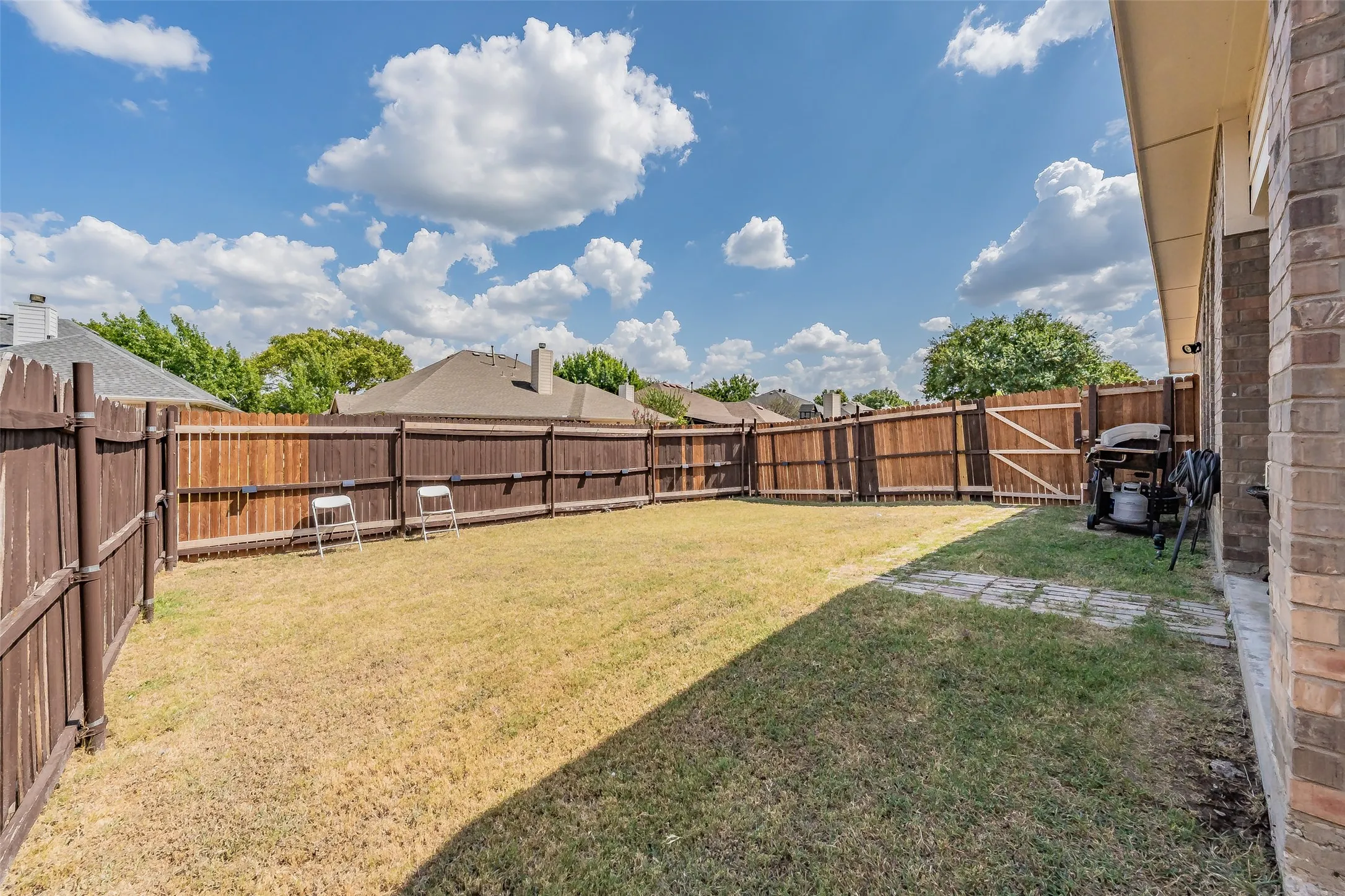 Single Family Residence For Sale in Tarrant County , 4820 Thames Drive, Grand Prairie, Texas 75052, 4 Bedroom, 2 Bathroom, 2 Garage spaces, 2,102 Sqft, built in 2000, mls#21347715, Real Estate Agent in Grand Prairie, Homes For Sale in Tarrant county, Homes For Sale in Grand Prairie, Realtor in Grand Prairie Texas, Real Estate Brokerage Independent Realty Texas, Luminita Cordes Realtor