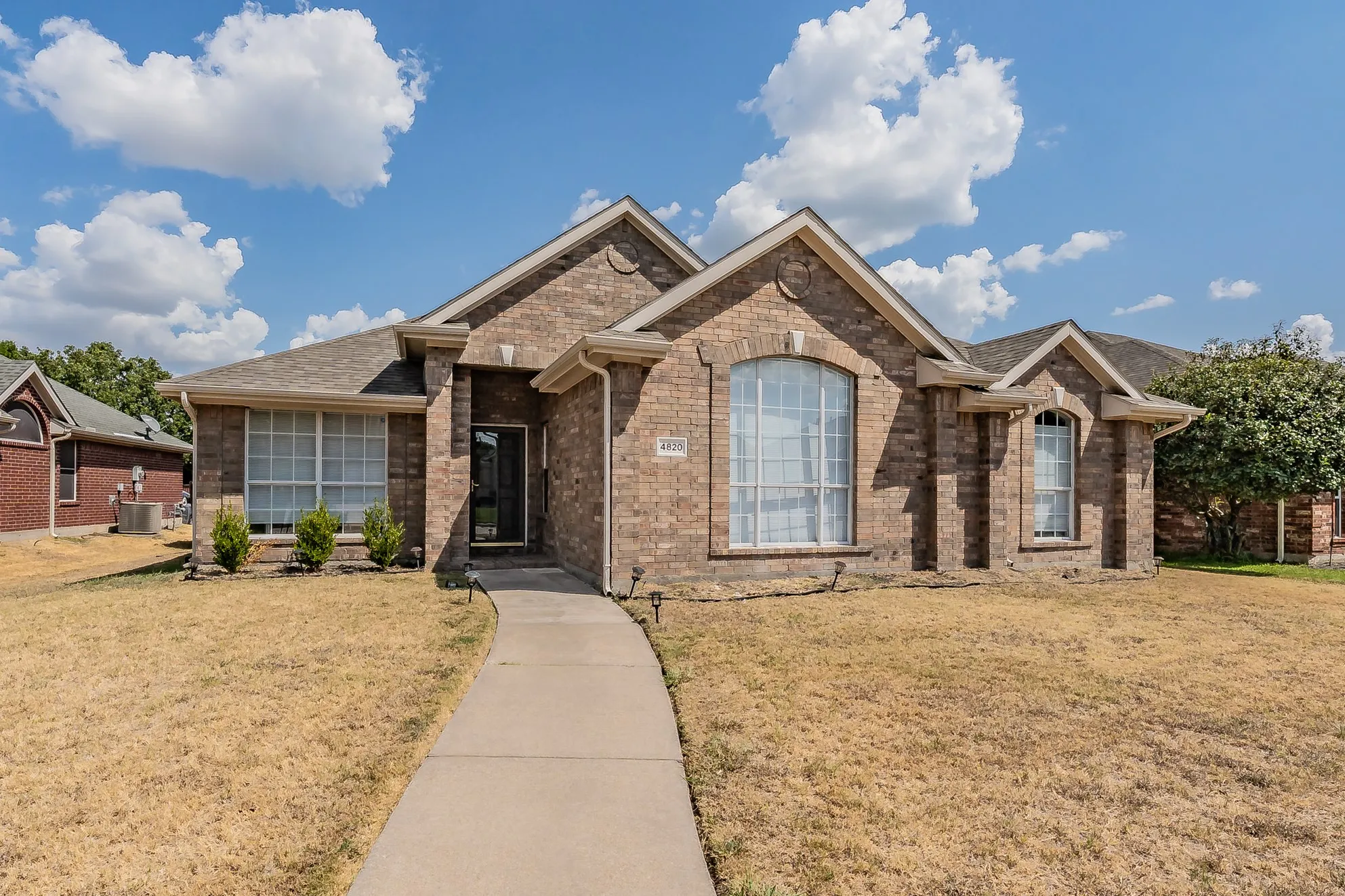 Single Family Residence For Sale in Tarrant County , 4820 Thames Drive, Grand Prairie, Texas 75052, 4 Bedroom, 2 Bathroom, 2 Garage spaces, 2,102 Sqft, built in 2000, mls#21347715, Real Estate Agent in Grand Prairie, Homes For Sale in Tarrant county, Homes For Sale in Grand Prairie, Realtor in Grand Prairie Texas, Real Estate Brokerage Independent Realty Texas, Luminita Cordes Realtor