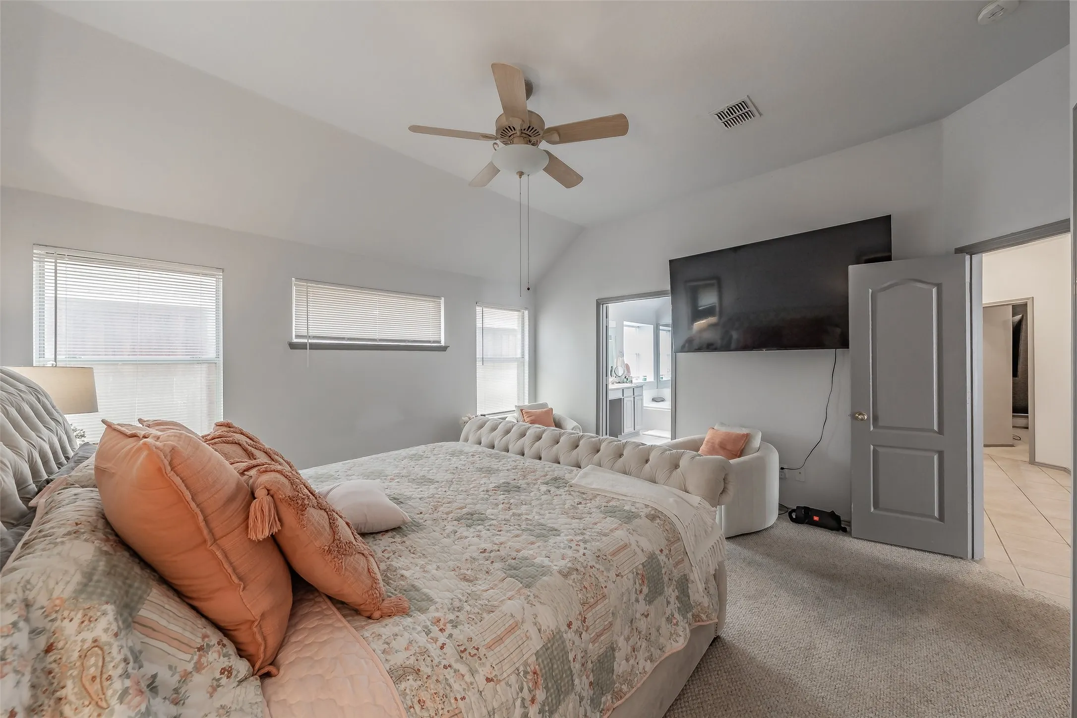 Single Family Residence For Sale in Tarrant County , 4820 Thames Drive, Grand Prairie, Texas 75052, 4 Bedroom, 2 Bathroom, 2 Garage spaces, 2,102 Sqft, built in 2000, mls#21347715, Real Estate Agent in Grand Prairie, Homes For Sale in Tarrant county, Homes For Sale in Grand Prairie, Realtor in Grand Prairie Texas, Real Estate Brokerage Independent Realty Texas, Luminita Cordes Realtor