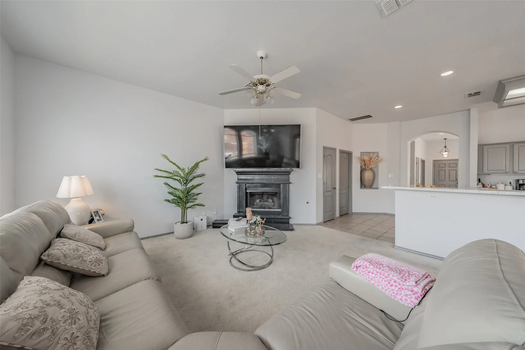 Single Family Residence For Sale in Tarrant County , 4820 Thames Drive, Grand Prairie, Texas 75052, 4 Bedroom, 2 Bathroom, 2 Garage spaces, 2,102 Sqft, built in 2000, mls#21347715, Real Estate Agent in Grand Prairie, Homes For Sale in Tarrant county, Homes For Sale in Grand Prairie, Realtor in Grand Prairie Texas, Real Estate Brokerage Independent Realty Texas, Luminita Cordes Realtor