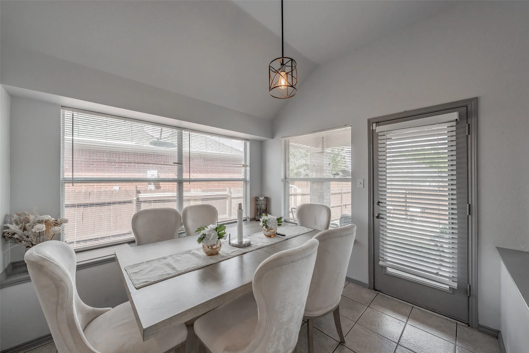 Single Family Residence For Sale in Tarrant County , 4820 Thames Drive, Grand Prairie, Texas 75052, 4 Bedroom, 2 Bathroom, 2 Garage spaces, 2,102 Sqft, built in 2000, mls#21347715, Real Estate Agent in Grand Prairie, Homes For Sale in Tarrant county, Homes For Sale in Grand Prairie, Realtor in Grand Prairie Texas, Real Estate Brokerage Independent Realty Texas, Luminita Cordes Realtor