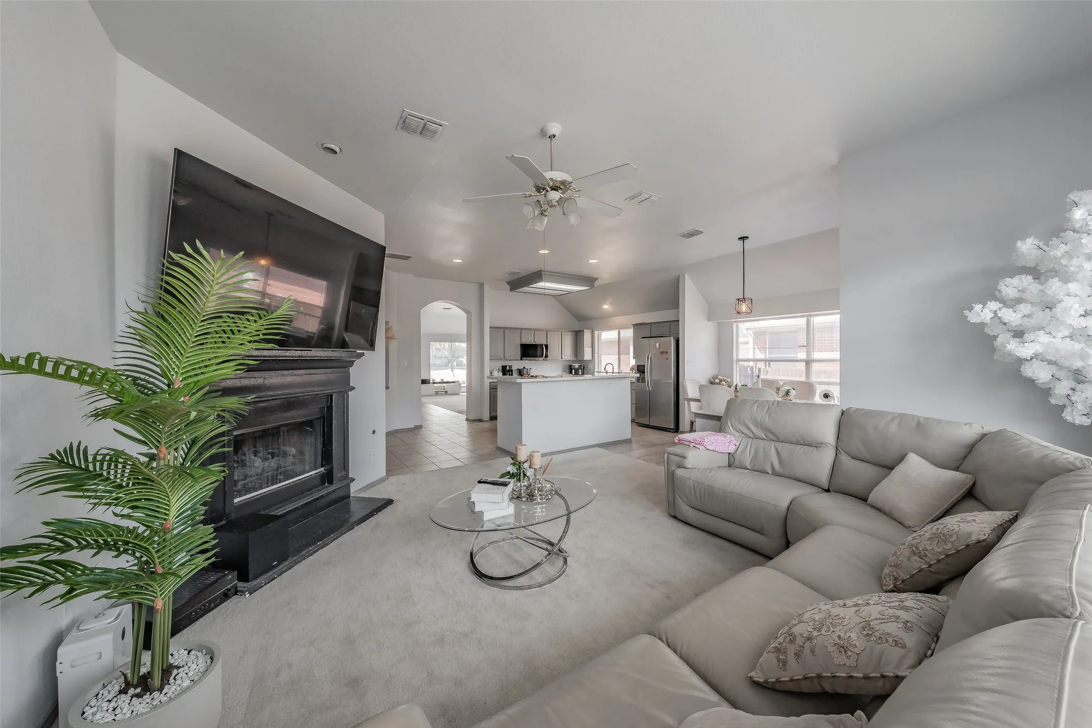 Single Family Residence For Sale in Tarrant County , 4820 Thames Drive, Grand Prairie, Texas 75052, 4 Bedroom, 2 Bathroom, 2 Garage spaces, 2,102 Sqft, built in 2000, mls#21347715, Real Estate Agent in Grand Prairie, Homes For Sale in Tarrant county, Homes For Sale in Grand Prairie, Realtor in Grand Prairie Texas, Real Estate Brokerage Independent Realty Texas, Luminita Cordes Realtor