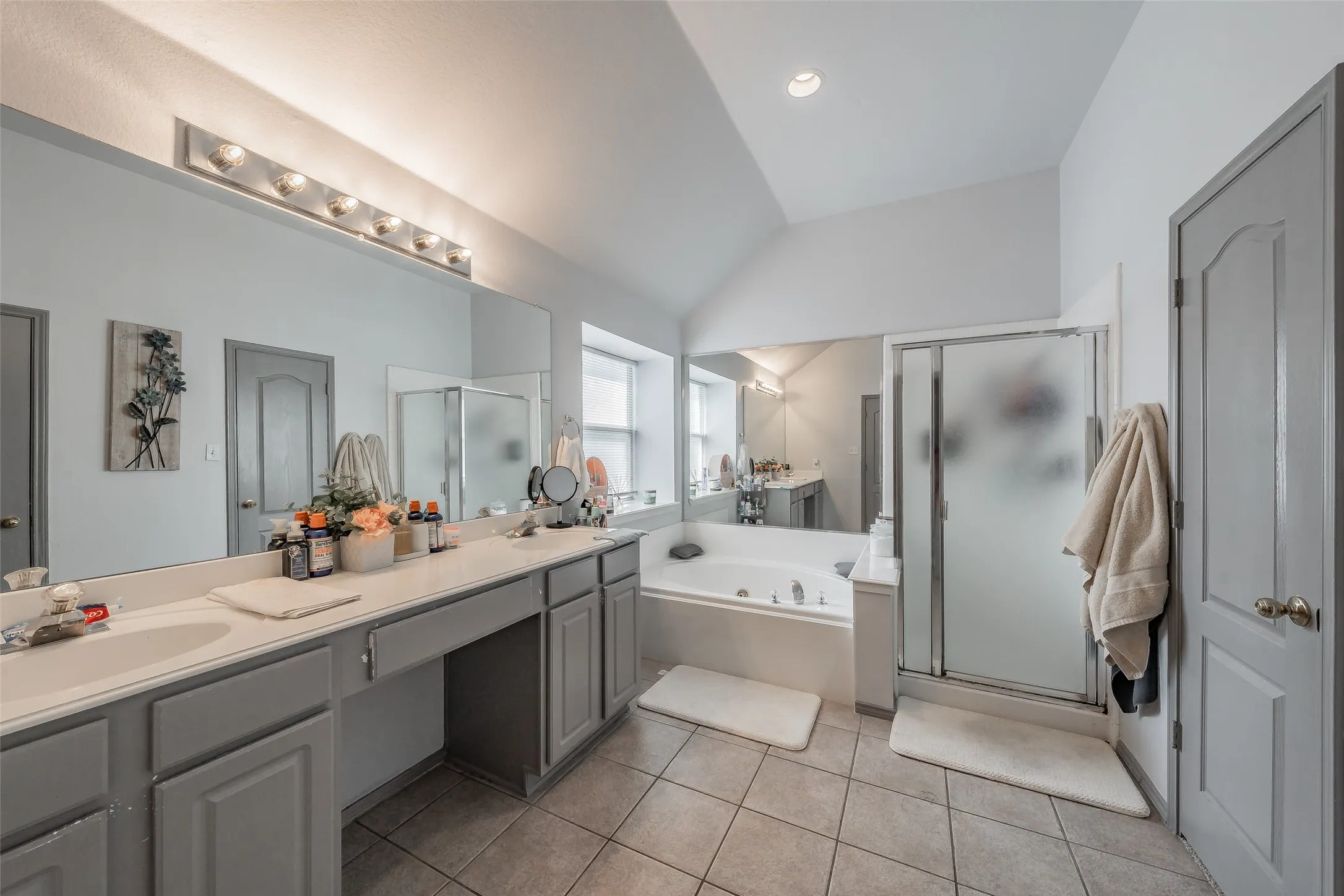 Single Family Residence For Sale in Tarrant County , 4820 Thames Drive, Grand Prairie, Texas 75052, 4 Bedroom, 2 Bathroom, 2 Garage spaces, 2,102 Sqft, built in 2000, mls#21347715, Real Estate Agent in Grand Prairie, Homes For Sale in Tarrant county, Homes For Sale in Grand Prairie, Realtor in Grand Prairie Texas, Real Estate Brokerage Independent Realty Texas, Luminita Cordes Realtor