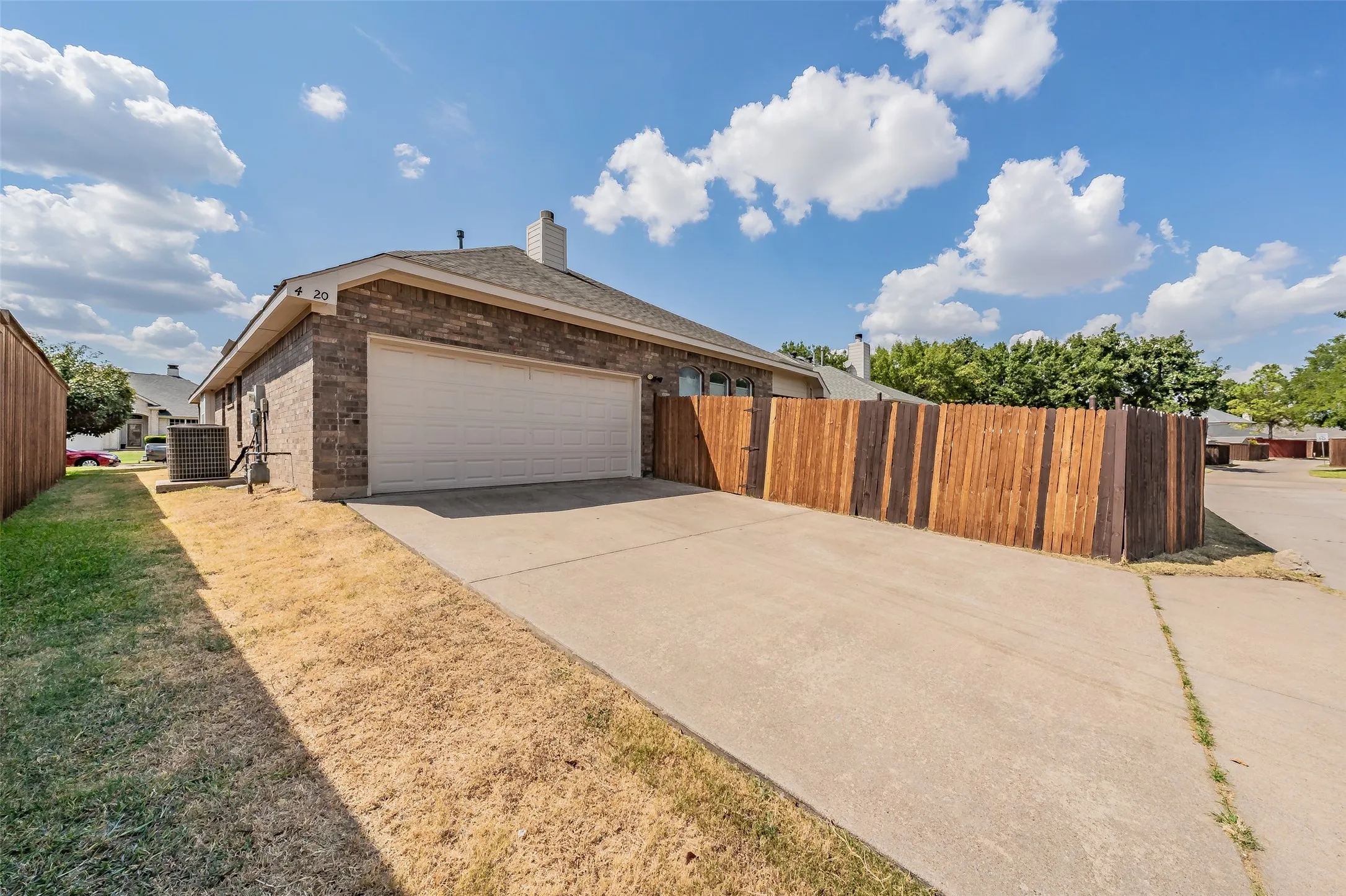 Single Family Residence For Sale in Tarrant County , 4820 Thames Drive, Grand Prairie, Texas 75052, 4 Bedroom, 2 Bathroom, 2 Garage spaces, 2,102 Sqft, built in 2000, mls#21347715, Real Estate Agent in Grand Prairie, Homes For Sale in Tarrant county, Homes For Sale in Grand Prairie, Realtor in Grand Prairie Texas, Real Estate Brokerage Independent Realty Texas, Luminita Cordes Realtor