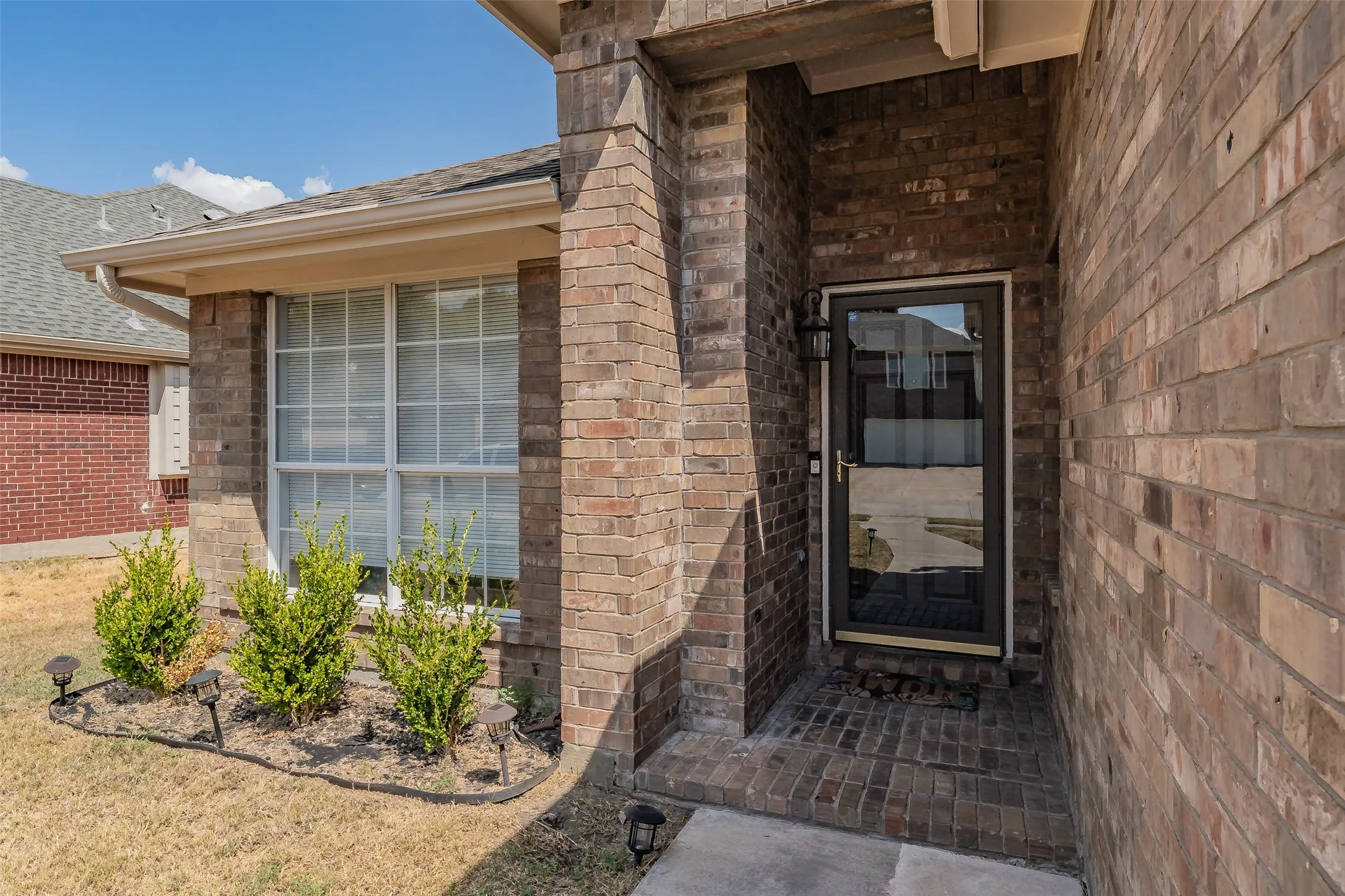 Single Family Residence For Sale in Tarrant County , 4820 Thames Drive, Grand Prairie, Texas 75052, 4 Bedroom, 2 Bathroom, 2 Garage spaces, 2,102 Sqft, built in 2000, mls#21347715, Real Estate Agent in Grand Prairie, Homes For Sale in Tarrant county, Homes For Sale in Grand Prairie, Realtor in Grand Prairie Texas, Real Estate Brokerage Independent Realty Texas, Luminita Cordes Realtor