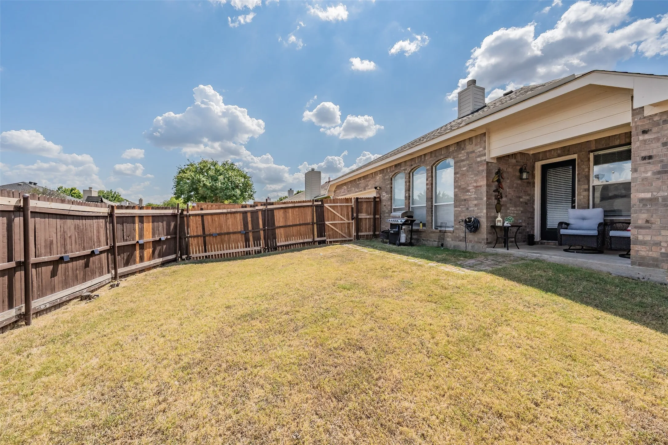 Single Family Residence For Sale in Tarrant County , 4820 Thames Drive, Grand Prairie, Texas 75052, 4 Bedroom, 2 Bathroom, 2 Garage spaces, 2,102 Sqft, built in 2000, mls#21347715, Real Estate Agent in Grand Prairie, Homes For Sale in Tarrant county, Homes For Sale in Grand Prairie, Realtor in Grand Prairie Texas, Real Estate Brokerage Independent Realty Texas, Luminita Cordes Realtor