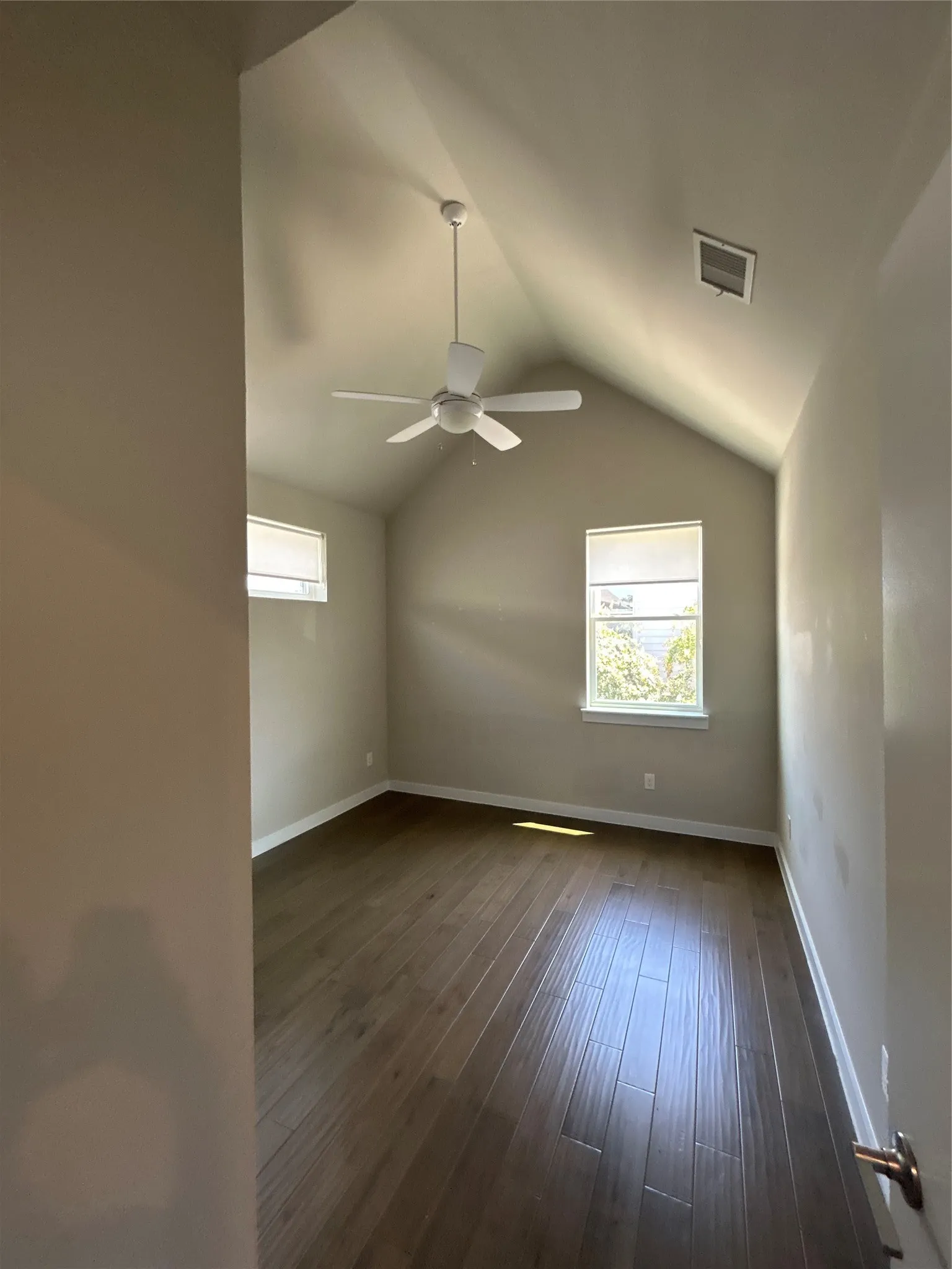 Single Family Residence For Rent in Dallas County , 1229 Clifftop Lane, Dallas, Texas 75208, 3 Bedroom, 3 Bathroom, 2 Garage spaces, 1,825 Sqft, built in 2019, mls#21325452, Real Estate Agent in Dallas, Homes For Rent in Dallas county, Homes For Rent in Dallas, Realtor in Dallas Texas, Real Estate Brokerage Independent Realty Texas, Luminita Cordes Realtor