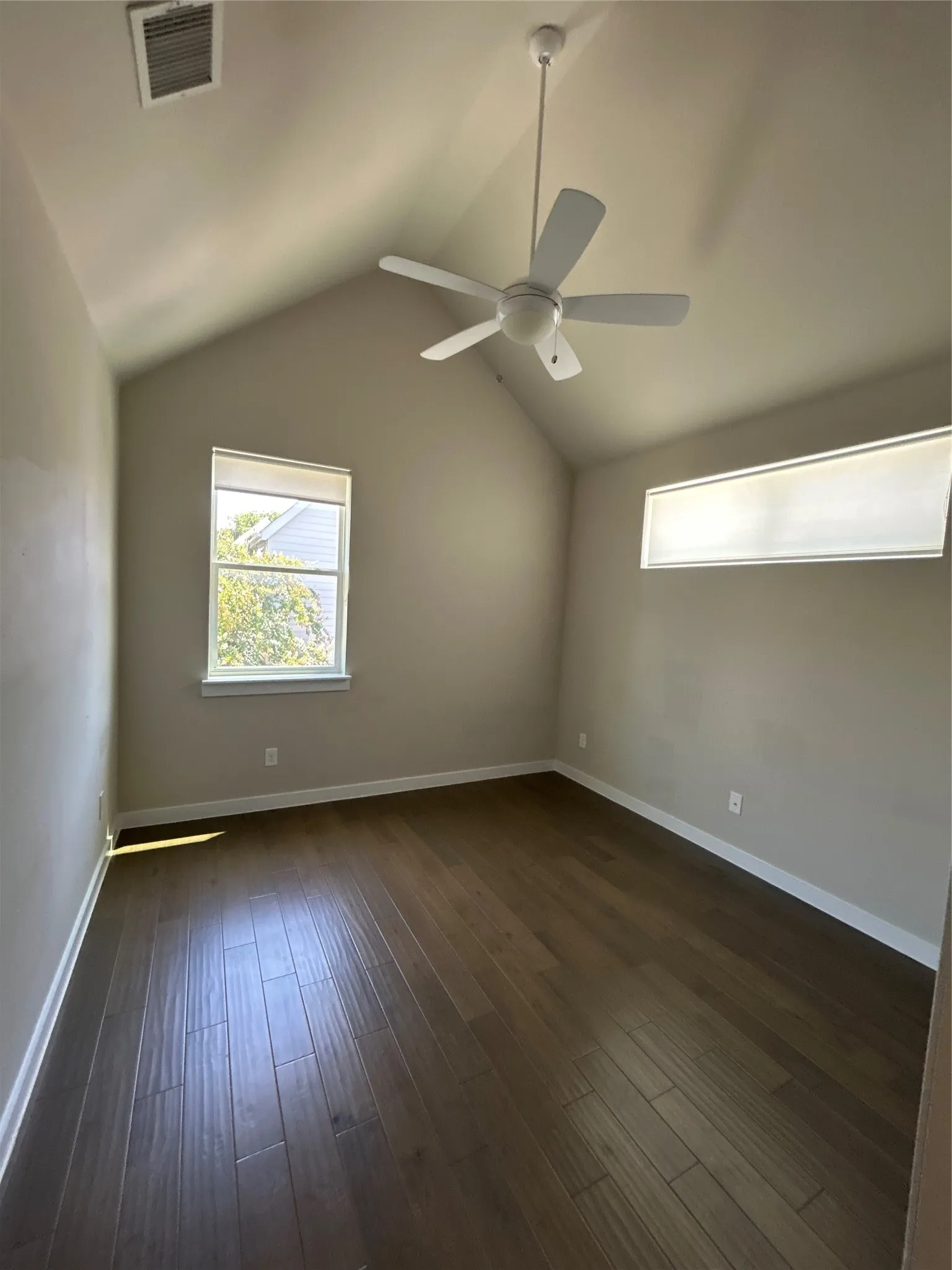 Single Family Residence For Rent in Dallas County , 1229 Clifftop Lane, Dallas, Texas 75208, 3 Bedroom, 3 Bathroom, 2 Garage spaces, 1,825 Sqft, built in 2019, mls#21325452, Real Estate Agent in Dallas, Homes For Rent in Dallas county, Homes For Rent in Dallas, Realtor in Dallas Texas, Real Estate Brokerage Independent Realty Texas, Luminita Cordes Realtor