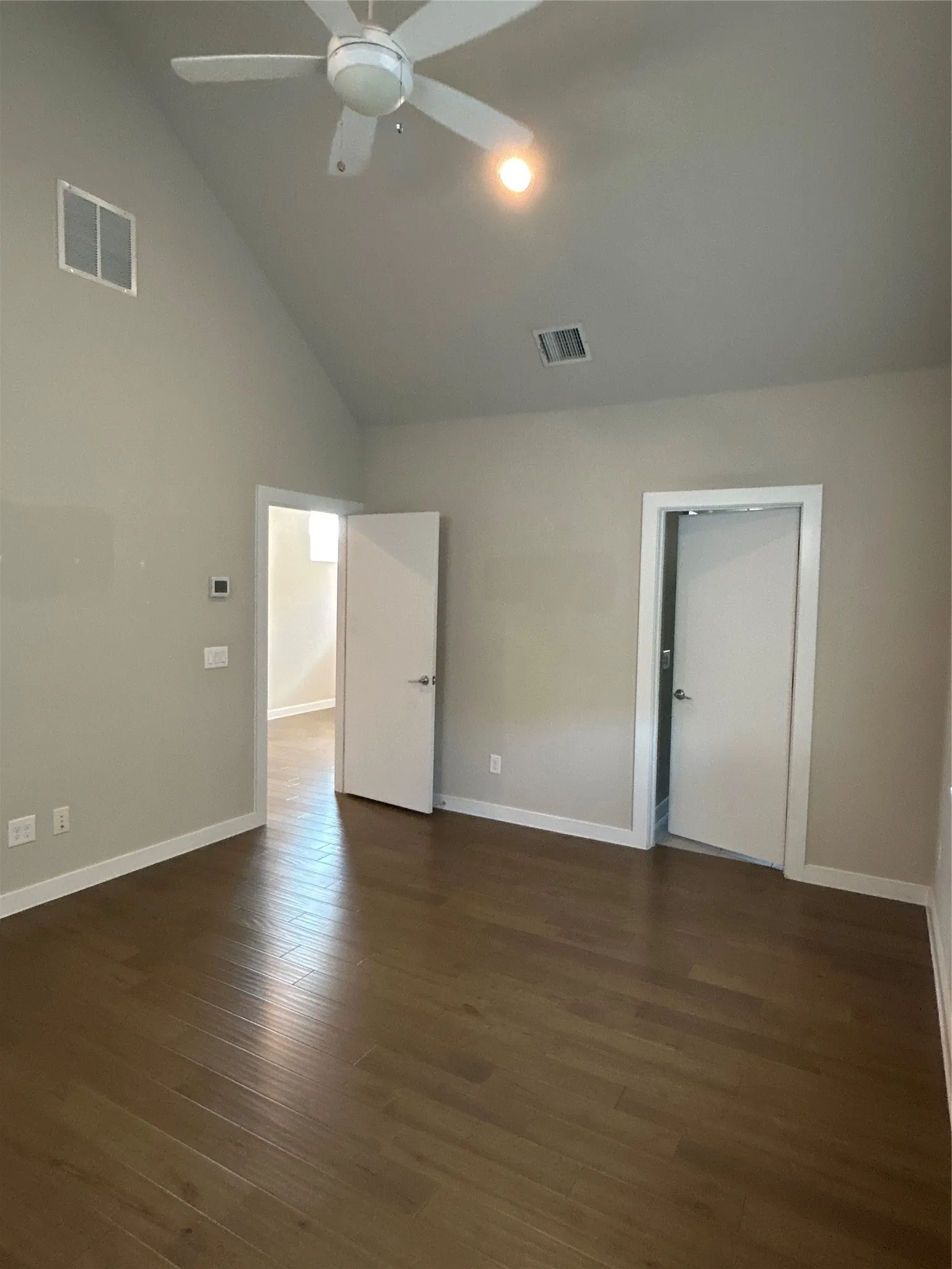 Single Family Residence For Rent in Dallas County , 1229 Clifftop Lane, Dallas, Texas 75208, 3 Bedroom, 3 Bathroom, 2 Garage spaces, 1,825 Sqft, built in 2019, mls#21325452, Real Estate Agent in Dallas, Homes For Rent in Dallas county, Homes For Rent in Dallas, Realtor in Dallas Texas, Real Estate Brokerage Independent Realty Texas, Luminita Cordes Realtor