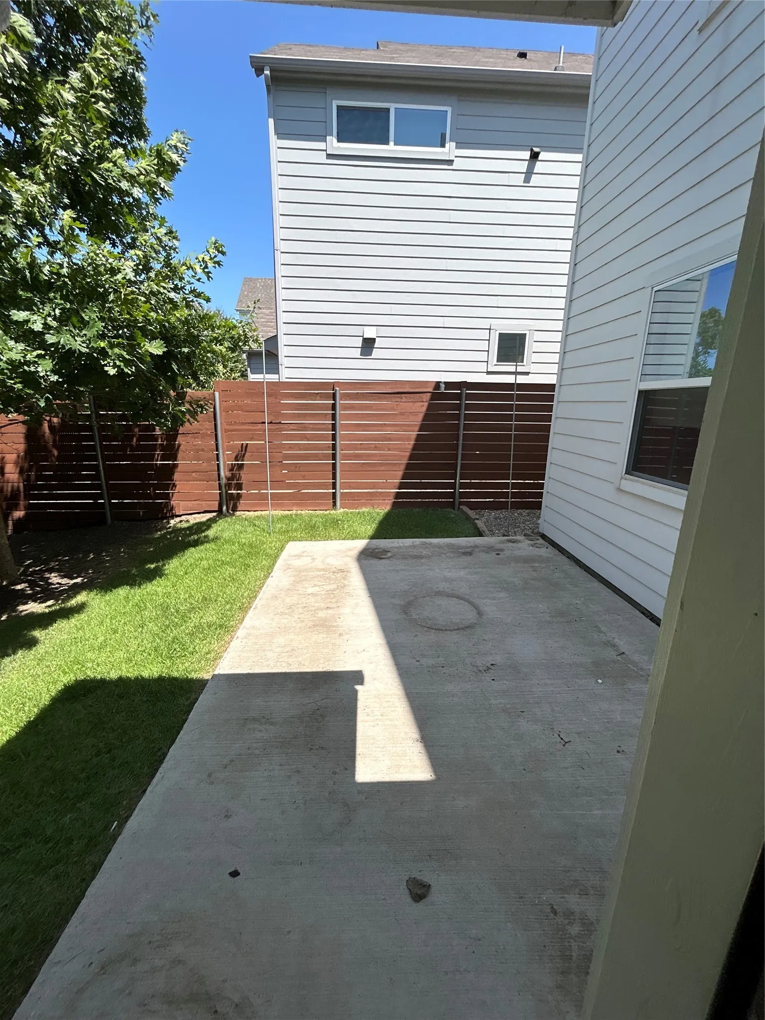 Single Family Residence For Rent in Dallas County , 1229 Clifftop Lane, Dallas, Texas 75208, 3 Bedroom, 3 Bathroom, 2 Garage spaces, 1,825 Sqft, built in 2019, mls#21325452, Real Estate Agent in Dallas, Homes For Rent in Dallas county, Homes For Rent in Dallas, Realtor in Dallas Texas, Real Estate Brokerage Independent Realty Texas, Luminita Cordes Realtor