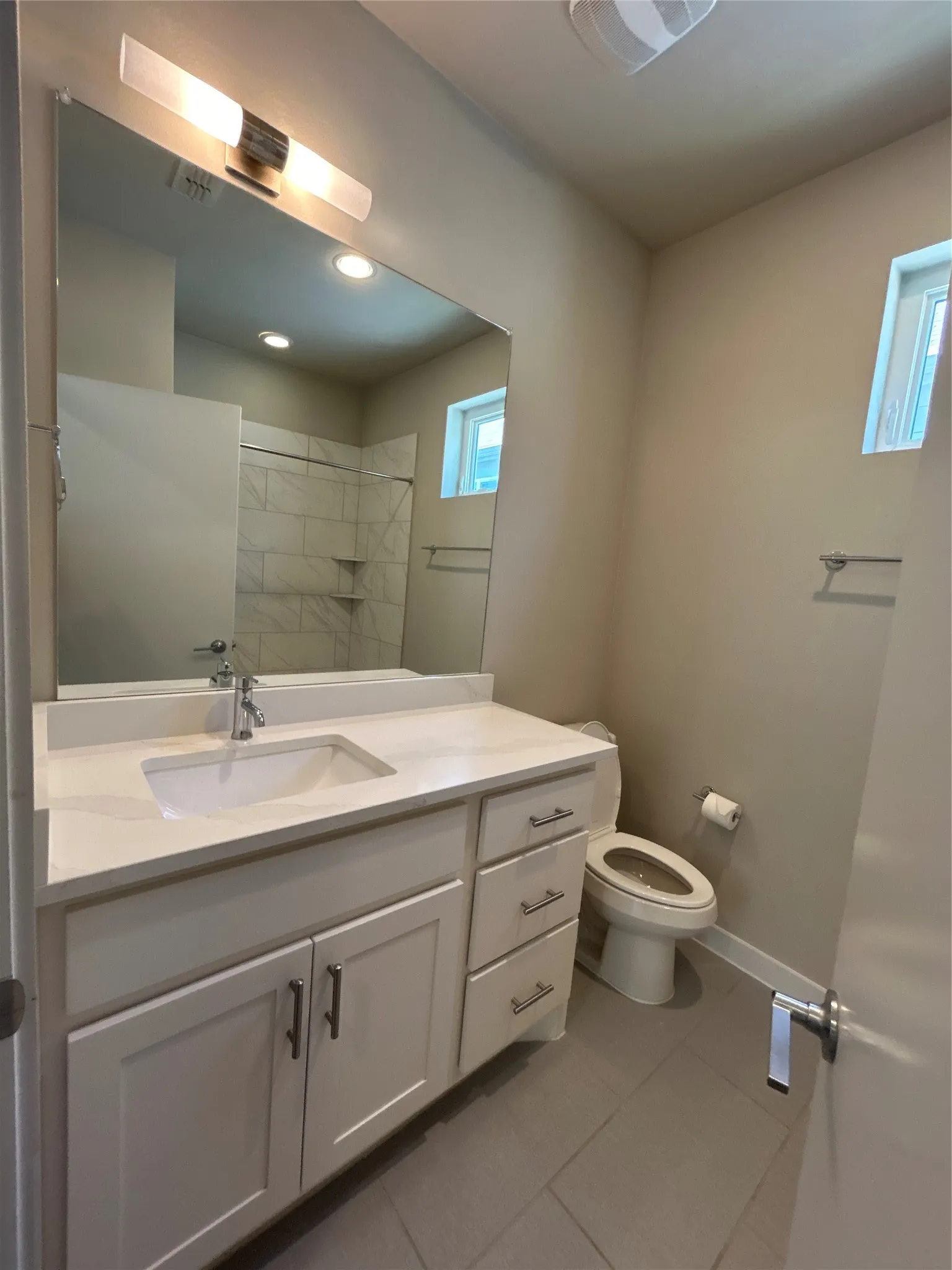 Single Family Residence For Rent in Dallas County , 1229 Clifftop Lane, Dallas, Texas 75208, 3 Bedroom, 3 Bathroom, 2 Garage spaces, 1,825 Sqft, built in 2019, mls#21325452, Real Estate Agent in Dallas, Homes For Rent in Dallas county, Homes For Rent in Dallas, Realtor in Dallas Texas, Real Estate Brokerage Independent Realty Texas, Luminita Cordes Realtor