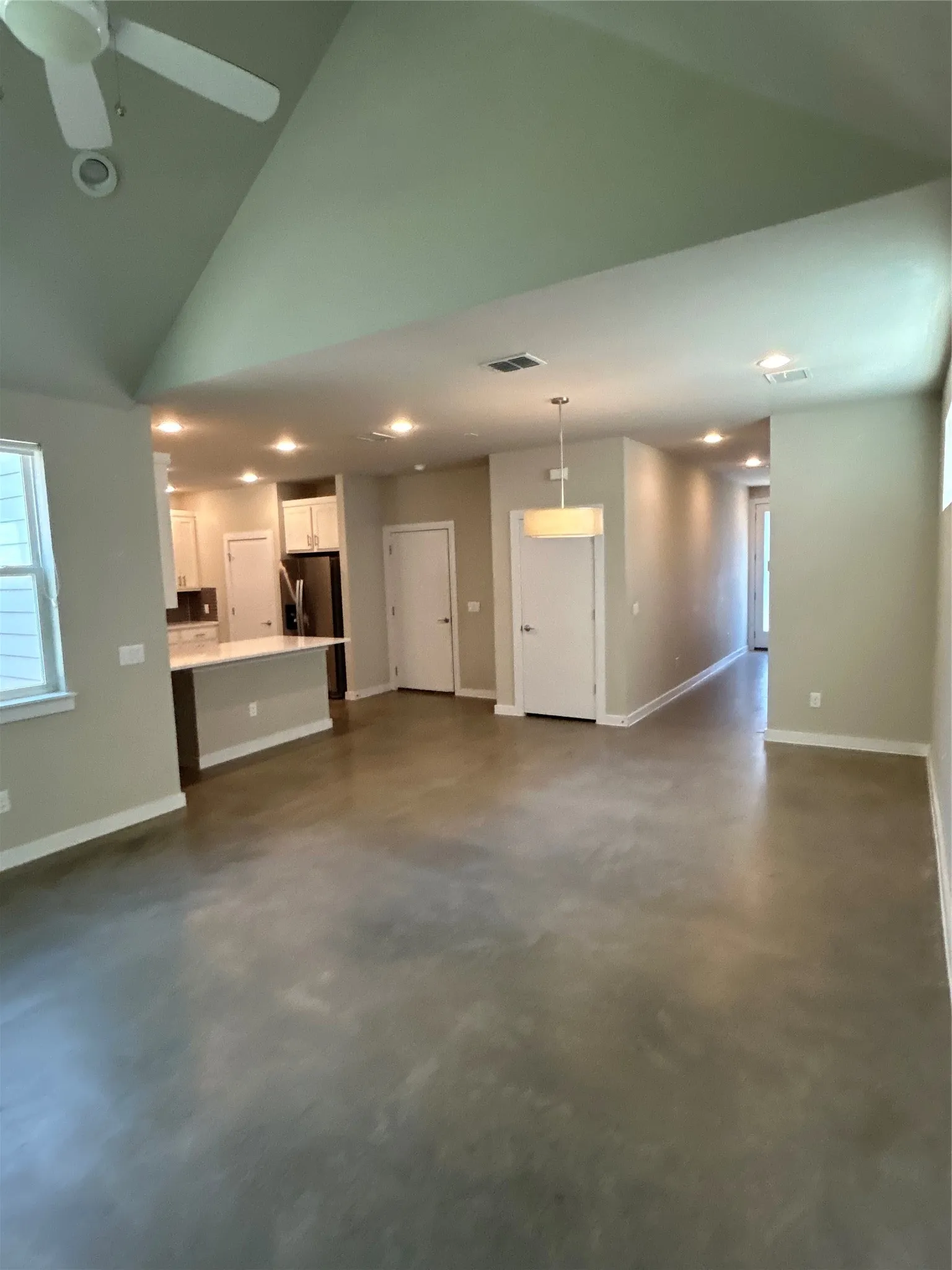 Single Family Residence For Rent in Dallas County , 1229 Clifftop Lane, Dallas, Texas 75208, 3 Bedroom, 3 Bathroom, 2 Garage spaces, 1,825 Sqft, built in 2019, mls#21325452, Real Estate Agent in Dallas, Homes For Rent in Dallas county, Homes For Rent in Dallas, Realtor in Dallas Texas, Real Estate Brokerage Independent Realty Texas, Luminita Cordes Realtor