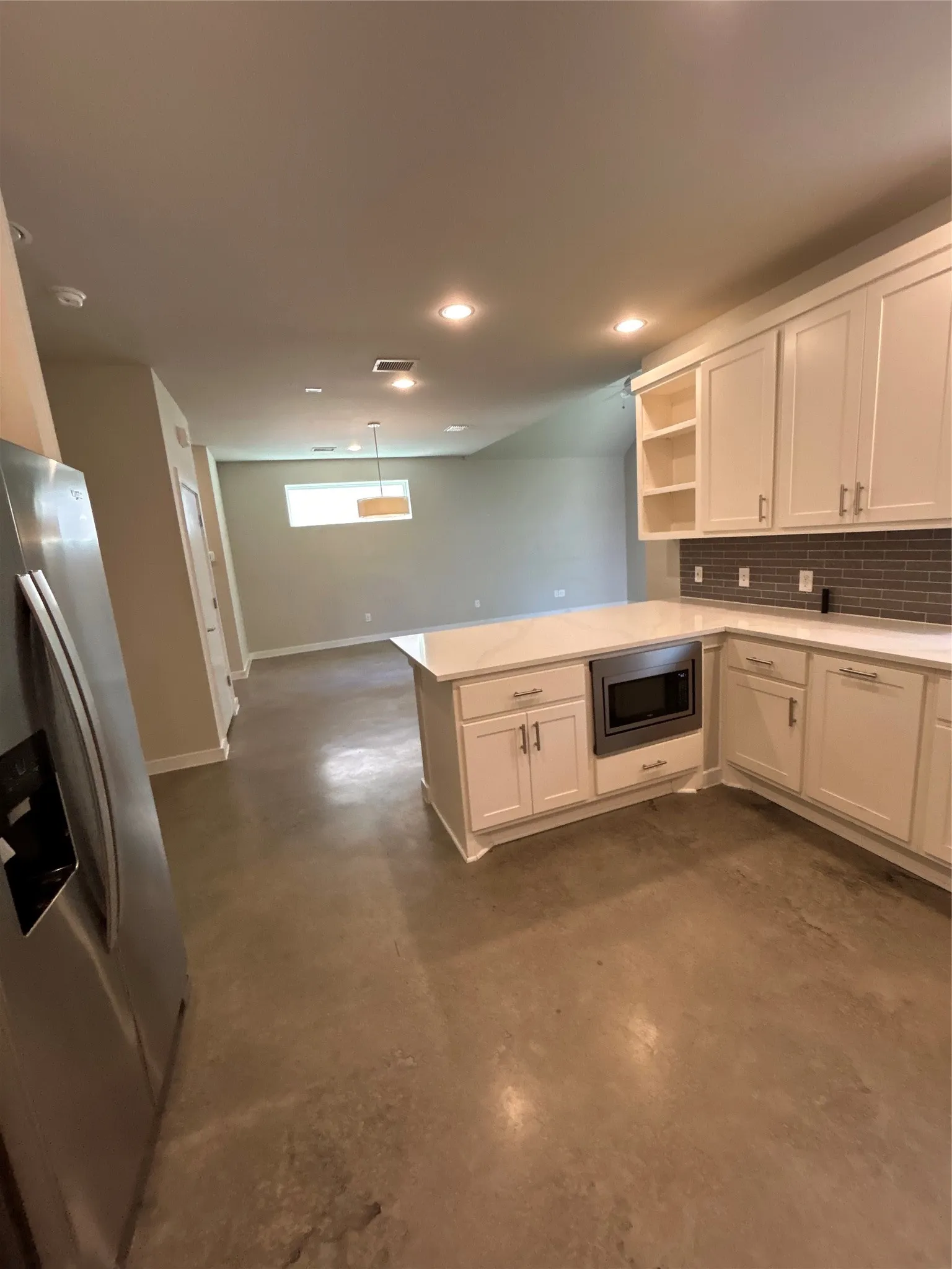 Single Family Residence For Rent in Dallas County , 1229 Clifftop Lane, Dallas, Texas 75208, 3 Bedroom, 3 Bathroom, 2 Garage spaces, 1,825 Sqft, built in 2019, mls#21325452, Real Estate Agent in Dallas, Homes For Rent in Dallas county, Homes For Rent in Dallas, Realtor in Dallas Texas, Real Estate Brokerage Independent Realty Texas, Luminita Cordes Realtor