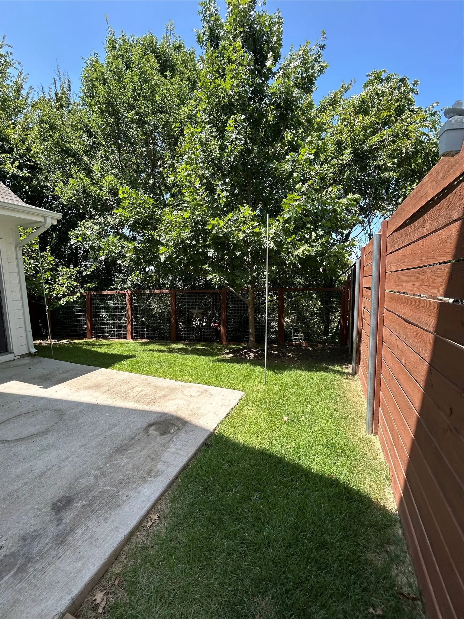 Single Family Residence For Rent in Dallas County , 1229 Clifftop Lane, Dallas, Texas 75208, 3 Bedroom, 3 Bathroom, 2 Garage spaces, 1,825 Sqft, built in 2019, mls#21325452, Real Estate Agent in Dallas, Homes For Rent in Dallas county, Homes For Rent in Dallas, Realtor in Dallas Texas, Real Estate Brokerage Independent Realty Texas, Luminita Cordes Realtor
