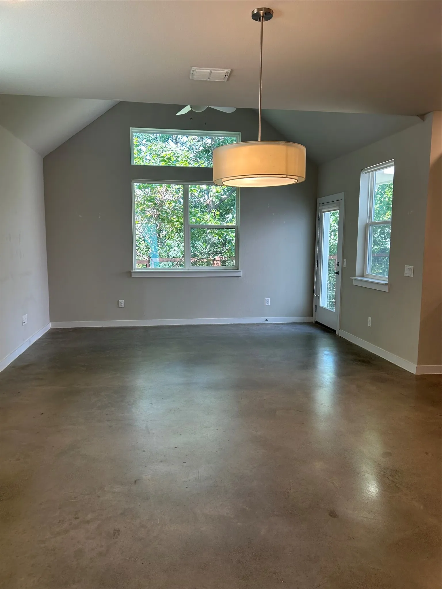 Single Family Residence For Rent in Dallas County , 1229 Clifftop Lane, Dallas, Texas 75208, 3 Bedroom, 3 Bathroom, 2 Garage spaces, 1,825 Sqft, built in 2019, mls#21325452, Real Estate Agent in Dallas, Homes For Rent in Dallas county, Homes For Rent in Dallas, Realtor in Dallas Texas, Real Estate Brokerage Independent Realty Texas, Luminita Cordes Realtor