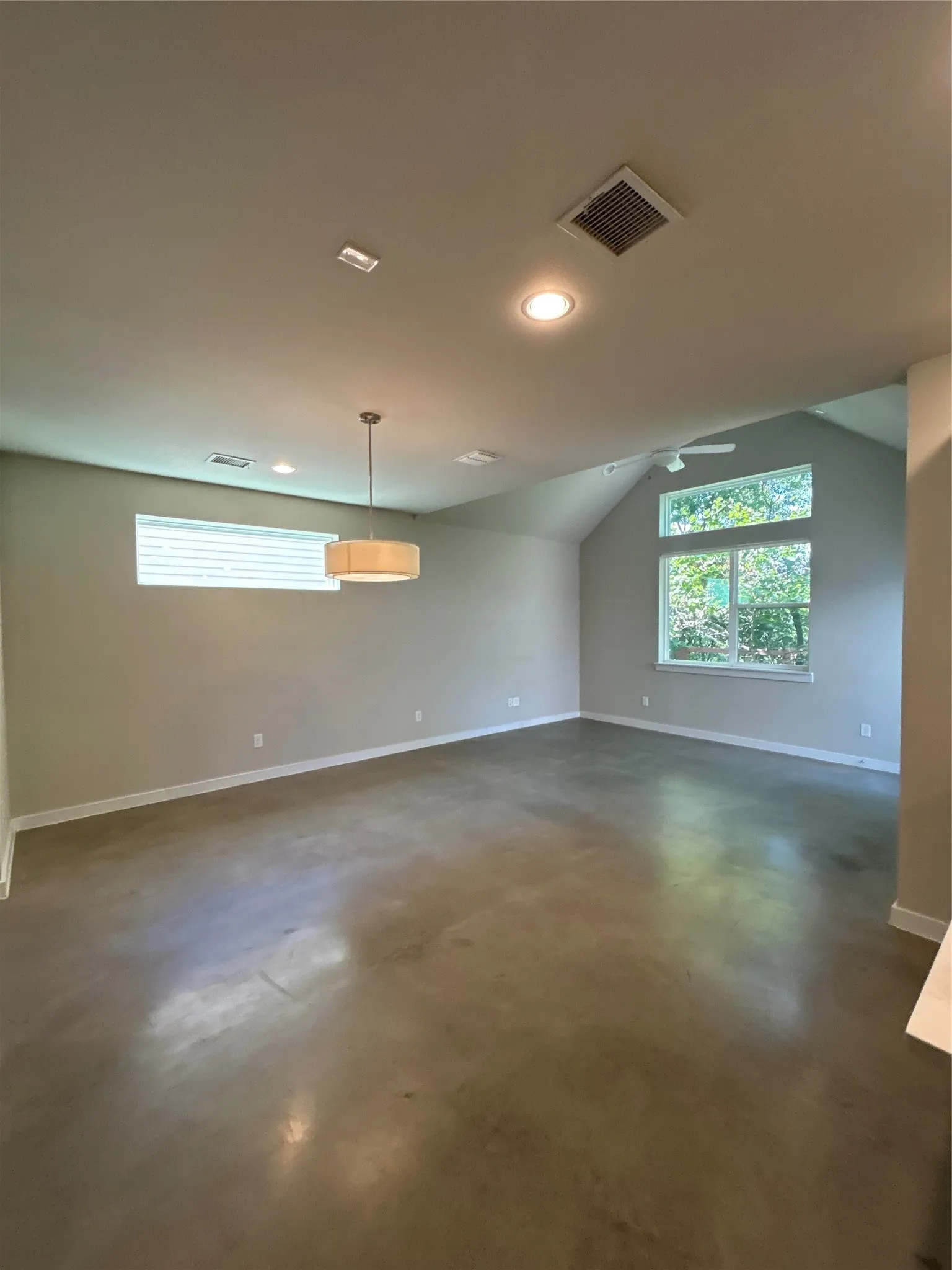 Single Family Residence For Rent in Dallas County , 1229 Clifftop Lane, Dallas, Texas 75208, 3 Bedroom, 3 Bathroom, 2 Garage spaces, 1,825 Sqft, built in 2019, mls#21325452, Real Estate Agent in Dallas, Homes For Rent in Dallas county, Homes For Rent in Dallas, Realtor in Dallas Texas, Real Estate Brokerage Independent Realty Texas, Luminita Cordes Realtor