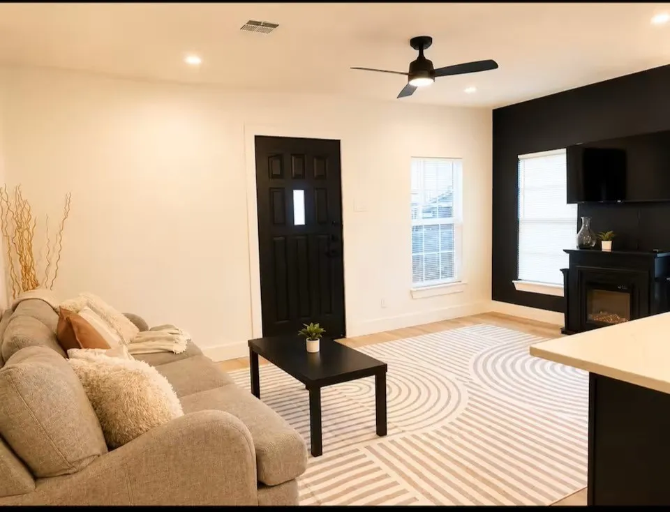 Duplex For Rent in Tarrant County , 209 Kerby Street, Arlington, Texas 76013, 2 Bedroom, 1 Bathroom, 1 Garage spaces, 903 Sqft, built in 1951, mls#21347136, Real Estate Agent in Arlington, Homes For Rent in Tarrant county, Homes For Rent in Arlington, Realtor in Arlington Texas, Real Estate Brokerage Independent Realty Texas, Luminita Cordes Realtor