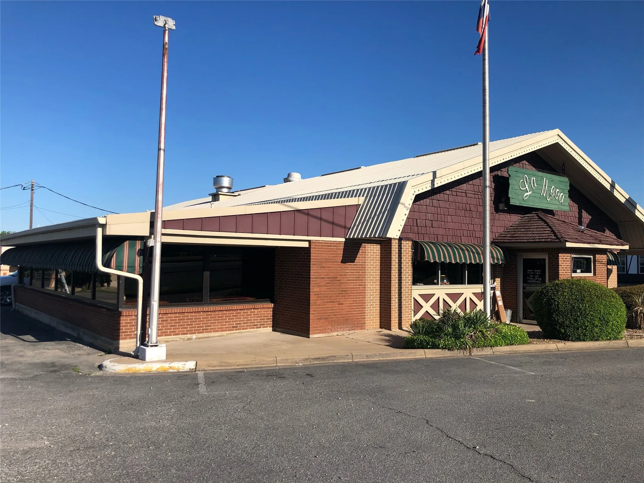 Retail For Sale in Grayson County , 2124 Texoma Parkway, Sherman, Texas 75090, 0, 0, Garage spaces, 0 Sqft, built in 1973, Price $950,000, mls#21348527, Real Estate Agent in Sherman, Homes For Sale in Grayson county, Homes For Sale in Sherman, Realtor in Sherman Texas, Real Estate Brokerage Independent Realty Texas, Luminita Cordes Realtor