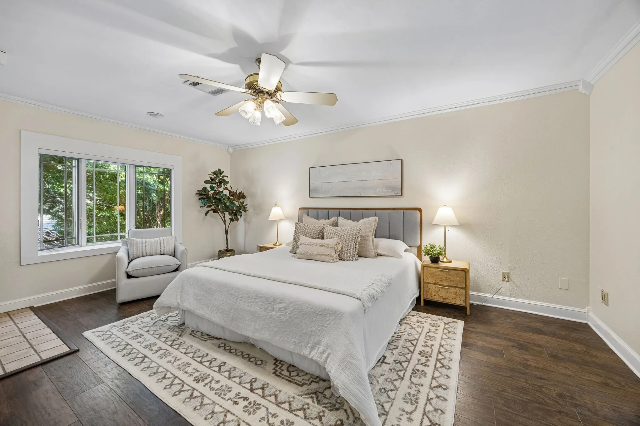 Townhouse For Sale in Dallas County , 2920 Shady Lake Circle, Carrollton, Texas 75006, 5 Bedroom, 3 Bathroom, 2 Garage spaces, 2,642 Sqft, built in 1972, mls#21322993, Real Estate Agent in Carrollton, Homes For Sale in Dallas county, Homes For Sale in Carrollton, Realtor in Carrollton Texas, Real Estate Brokerage Independent Realty Texas, Luminita Cordes Realtor