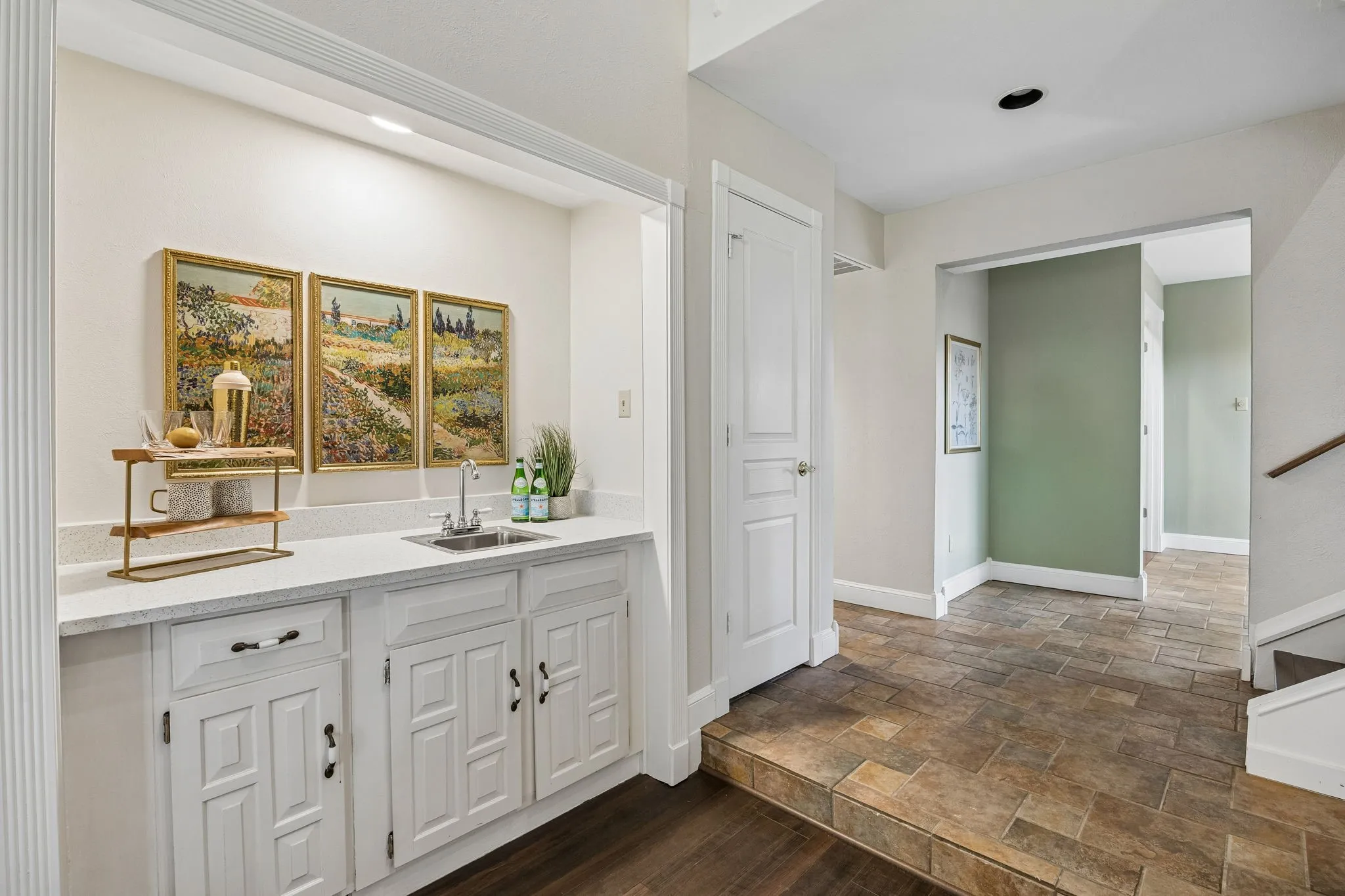 Townhouse For Sale in Dallas County , 2920 Shady Lake Circle, Carrollton, Texas 75006, 5 Bedroom, 3 Bathroom, 2 Garage spaces, 2,642 Sqft, built in 1972, mls#21322993, Real Estate Agent in Carrollton, Homes For Sale in Dallas county, Homes For Sale in Carrollton, Realtor in Carrollton Texas, Real Estate Brokerage Independent Realty Texas, Luminita Cordes Realtor
