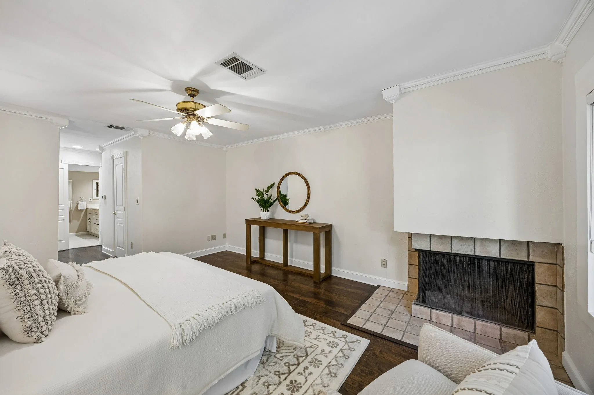 Townhouse For Sale in Dallas County , 2920 Shady Lake Circle, Carrollton, Texas 75006, 5 Bedroom, 3 Bathroom, 2 Garage spaces, 2,642 Sqft, built in 1972, mls#21322993, Real Estate Agent in Carrollton, Homes For Sale in Dallas county, Homes For Sale in Carrollton, Realtor in Carrollton Texas, Real Estate Brokerage Independent Realty Texas, Luminita Cordes Realtor