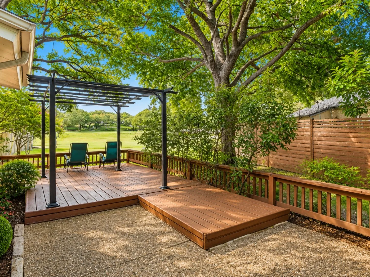 Townhouse For Sale in Dallas County , 2920 Shady Lake Circle, Carrollton, Texas 75006, 5 Bedroom, 3 Bathroom, 2 Garage spaces, 2,642 Sqft, built in 1972, mls#21322993, Real Estate Agent in Carrollton, Homes For Sale in Dallas county, Homes For Sale in Carrollton, Realtor in Carrollton Texas, Real Estate Brokerage Independent Realty Texas, Luminita Cordes Realtor