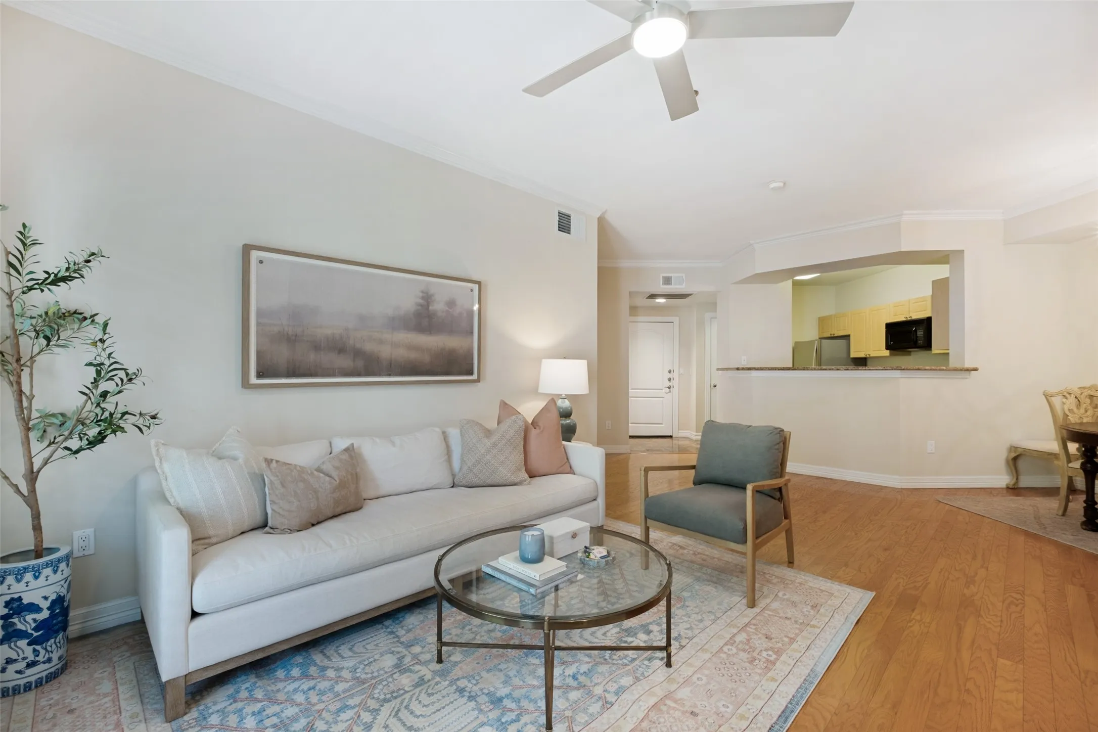 Condominium For Sale in Dallas County , 3400 Welborn Street 208, Dallas, Texas 75219, 2 Bedroom, 2 Bathroom, 2 Garage spaces, 1,226 Sqft, built in 1998, mls#21347161, Real Estate Agent in Dallas, Homes For Sale in Dallas county, Homes For Sale in Dallas, Realtor in Dallas Texas, Real Estate Brokerage Independent Realty Texas, Luminita Cordes Realtor