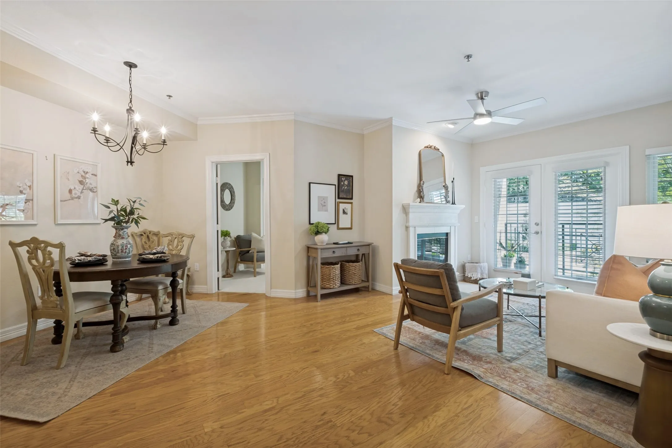 Condominium For Sale in Dallas County , 3400 Welborn Street 208, Dallas, Texas 75219, 2 Bedroom, 2 Bathroom, 2 Garage spaces, 1,226 Sqft, built in 1998, mls#21347161, Real Estate Agent in Dallas, Homes For Sale in Dallas county, Homes For Sale in Dallas, Realtor in Dallas Texas, Real Estate Brokerage Independent Realty Texas, Luminita Cordes Realtor