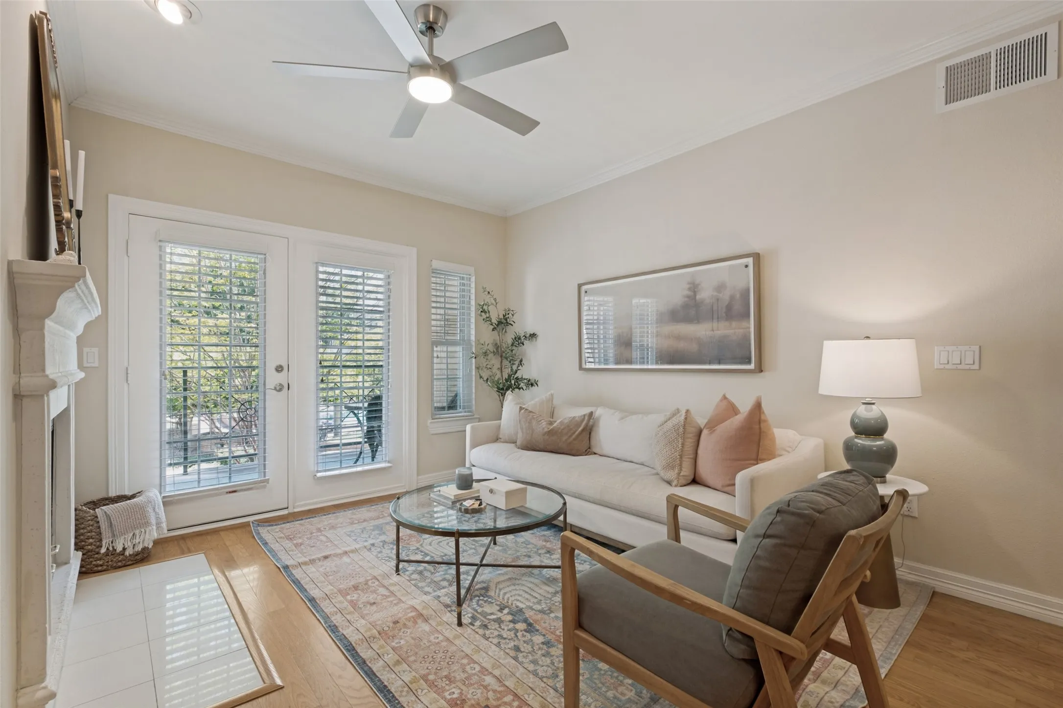 Condominium For Sale in Dallas County , 3400 Welborn Street 208, Dallas, Texas 75219, 2 Bedroom, 2 Bathroom, 2 Garage spaces, 1,226 Sqft, built in 1998, mls#21347161, Real Estate Agent in Dallas, Homes For Sale in Dallas county, Homes For Sale in Dallas, Realtor in Dallas Texas, Real Estate Brokerage Independent Realty Texas, Luminita Cordes Realtor